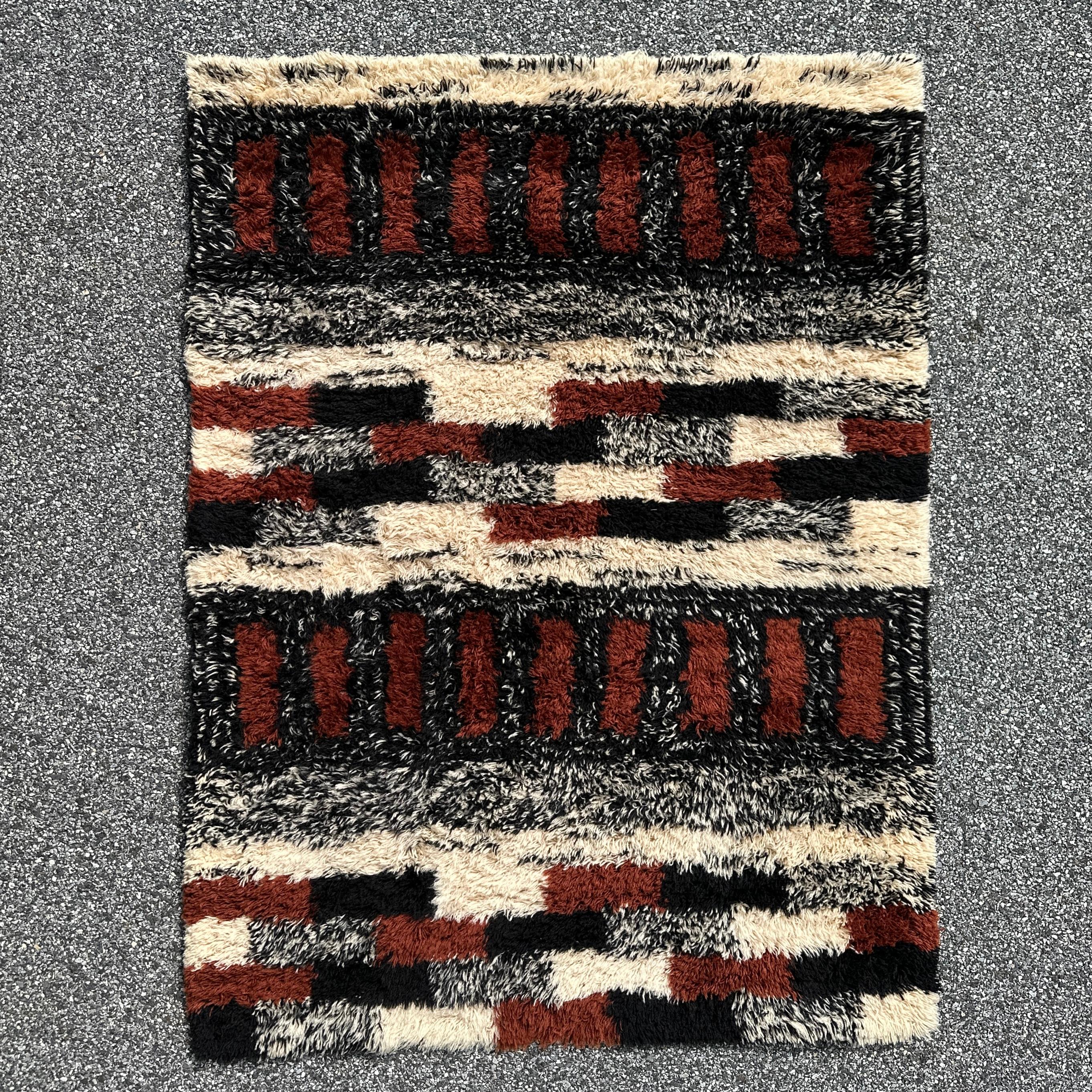 Rare Mid-Century Modern Geometric Shag Rug Designed by Dorothy Liebes for Hook Craft Originals - Designs of Distinction 
Hand Crafted by Bigelow Custom Carpets 
100% wool face and mothproofed 
Design: The Tapa Group
Color: 9073
Size: 54