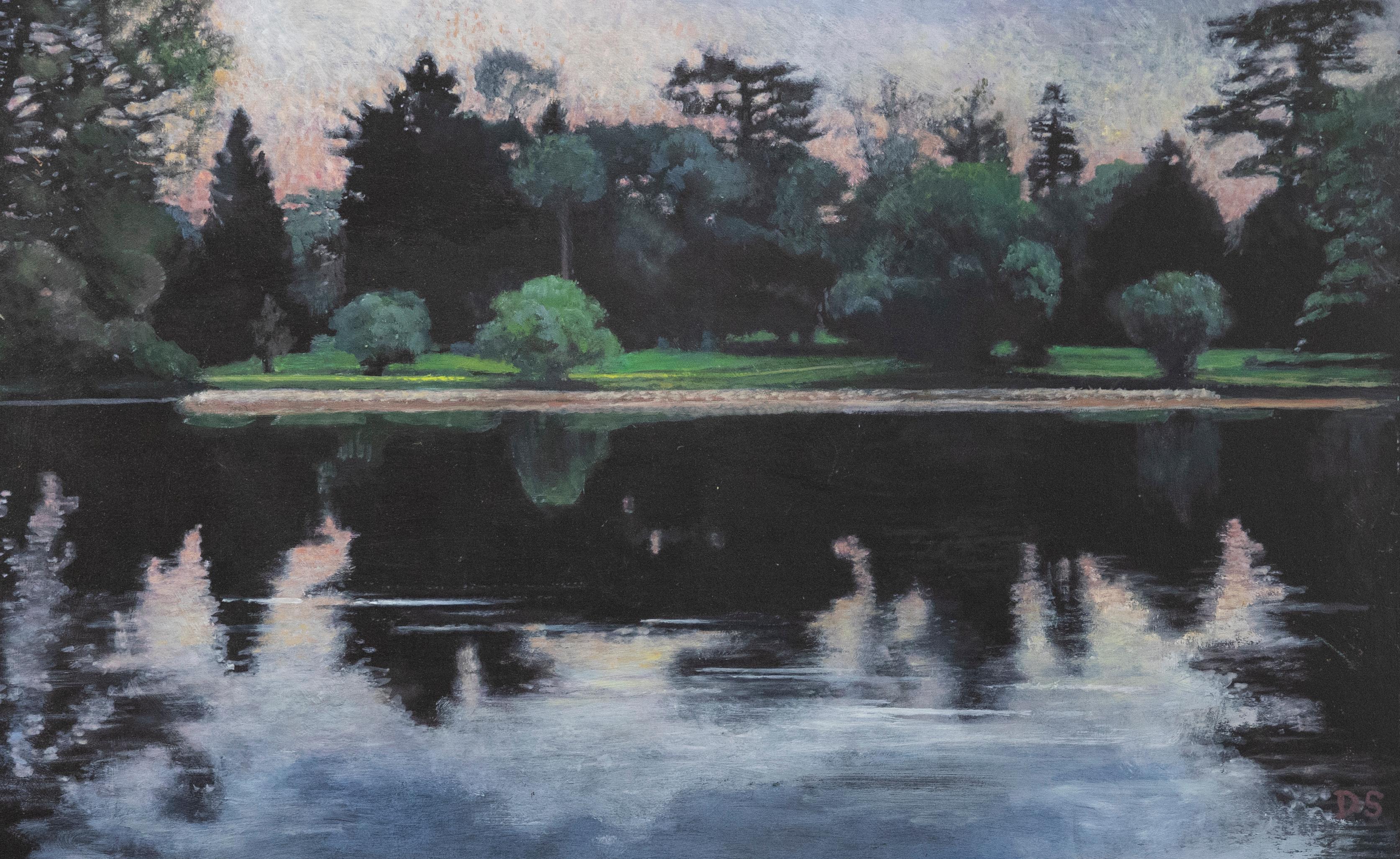 Eine gekonnte Ölstudie, die einen See bei Sonnenuntergang darstellt. Der Künstler fängt die tiefe Reflexion der Baumgrenze auf der Wasseroberfläche ein und kontrastiert sie mit den glitzernden violetten und rosafarbenen Tönen des Dämmerungshimmels.