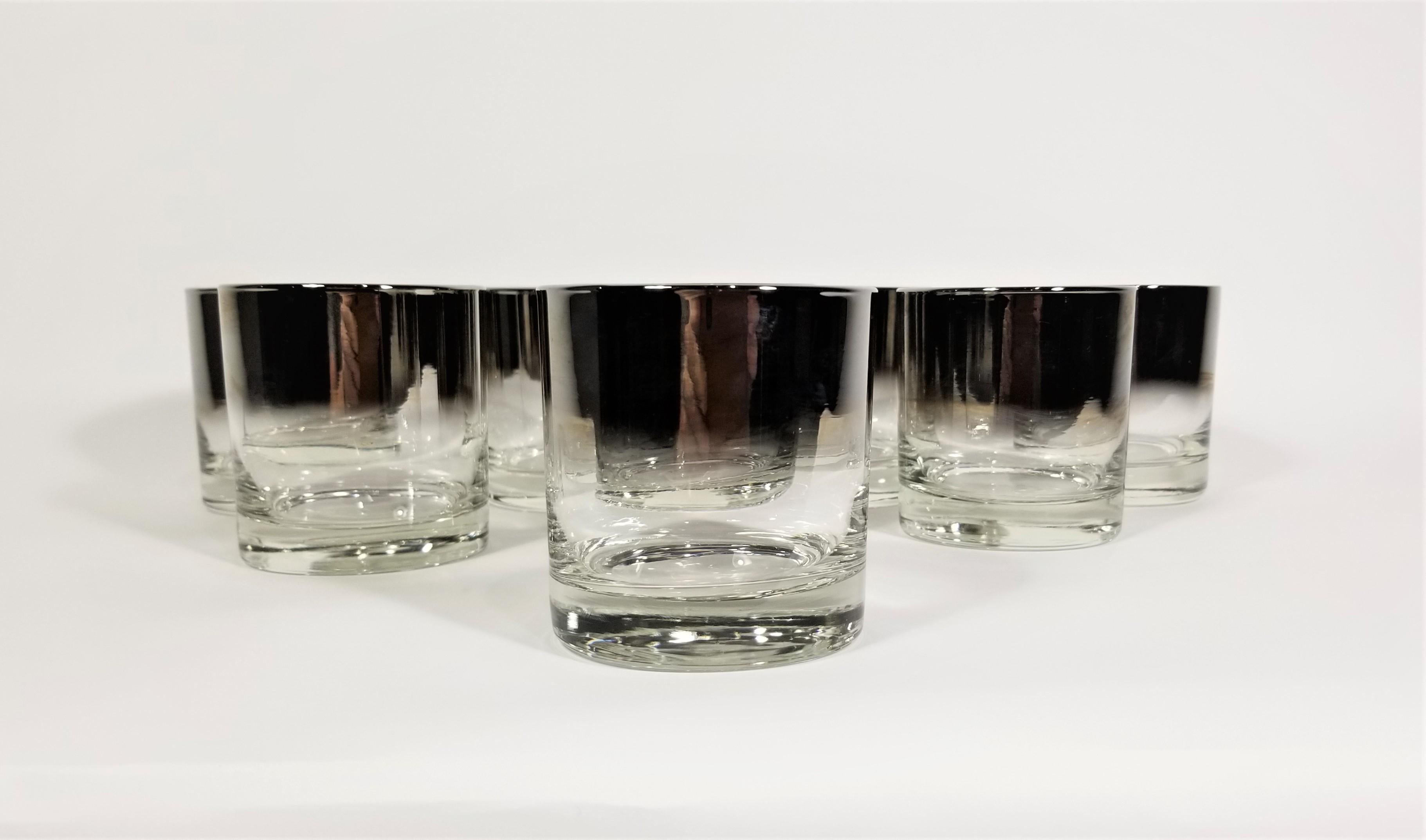 1960s mid century Dorothy Thorpe silver barware glassware with chrome rack. Cocktail set of rocks glasses. Complete set of 8. Perfect addition to any home bar or bar cart. 

Measurements:
Height of Glasses: 3.5 inches
Diameter of Glasses: 3.25