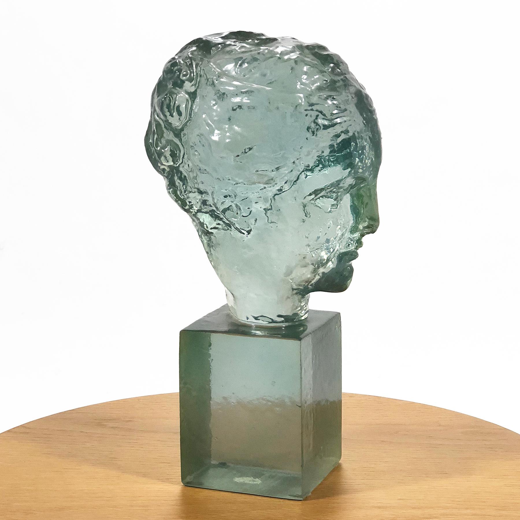 Dorothy Thorpe Acrylic Bust Sculpture In Excellent Condition In Highland, IN