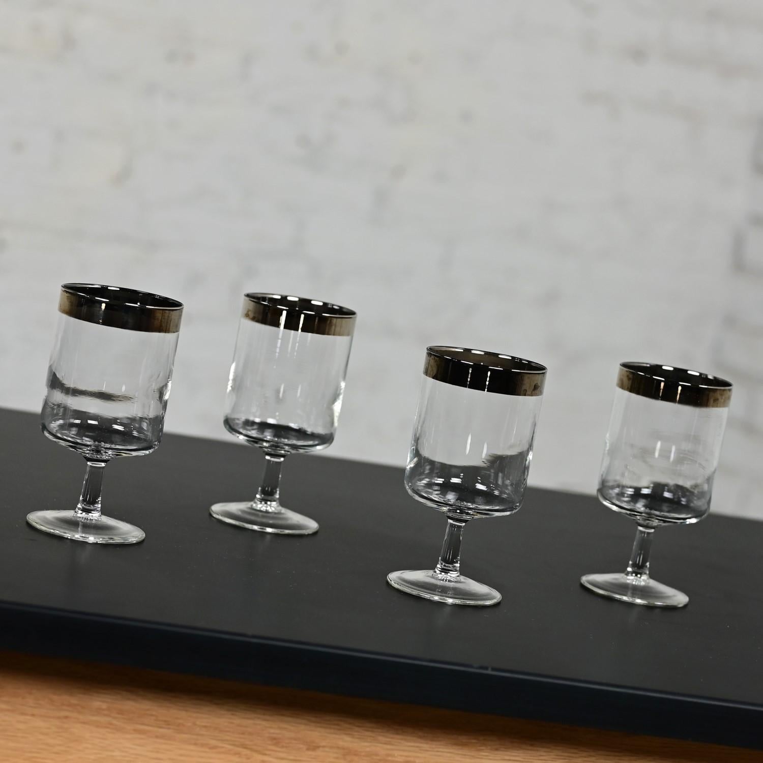 Dorothy Thorpe Allegro Style Set 5 Tumblers 4 Stems & Black Kraftware Ice Bucket In Good Condition For Sale In Topeka, KS