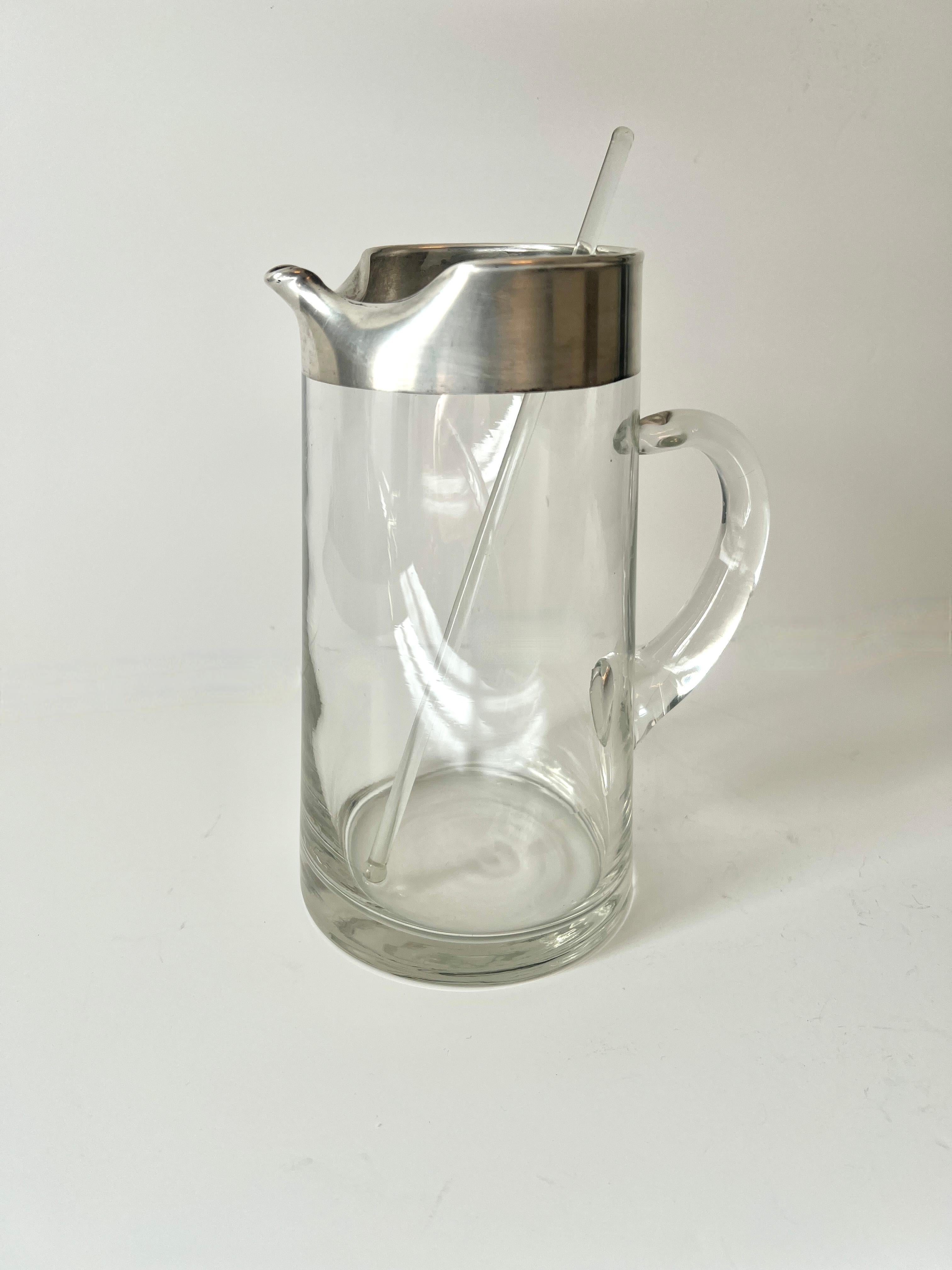 Caraffa per cocktail o succhi Dorothy Thorpe con fascia e agitatore in argento In condizioni buone in vendita a Los Angeles, CA