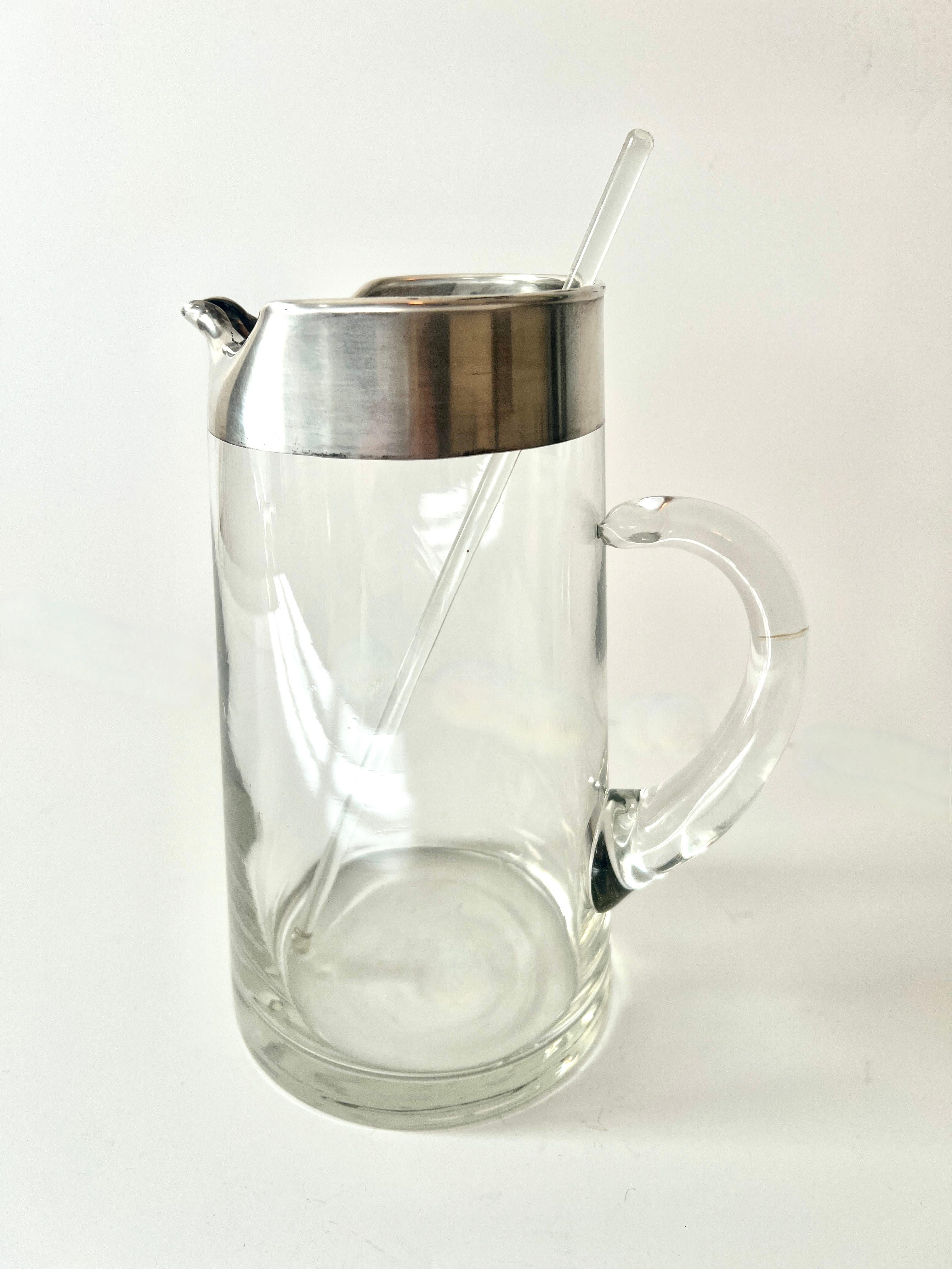 Argento Caraffa per cocktail o succhi Dorothy Thorpe con fascia e agitatore in argento in vendita