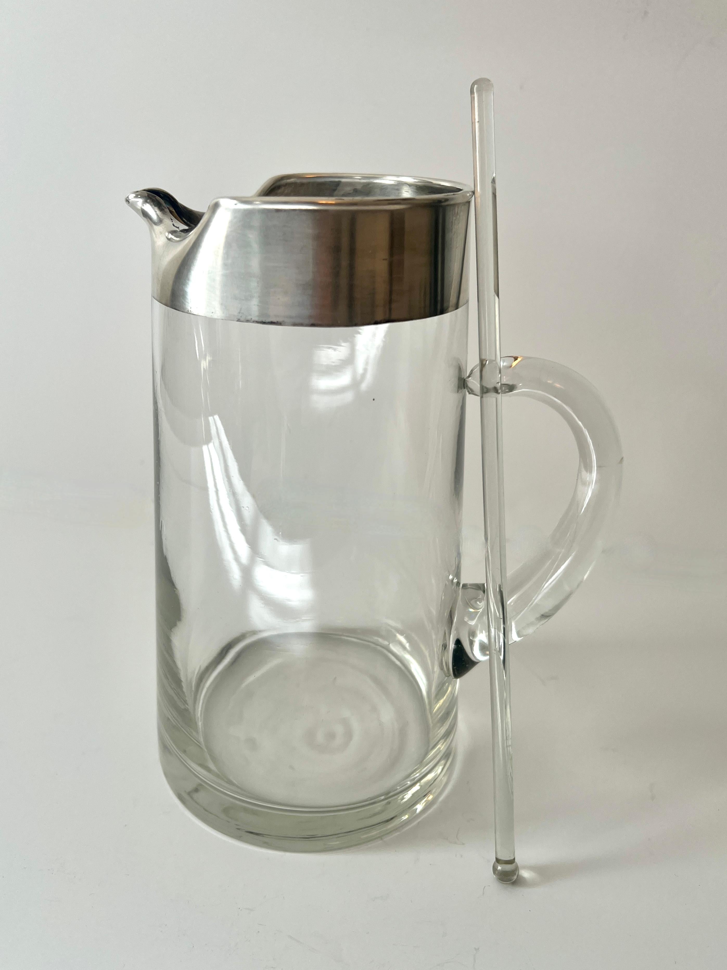 Caraffa per cocktail o succhi Dorothy Thorpe con fascia e agitatore in argento in vendita 1