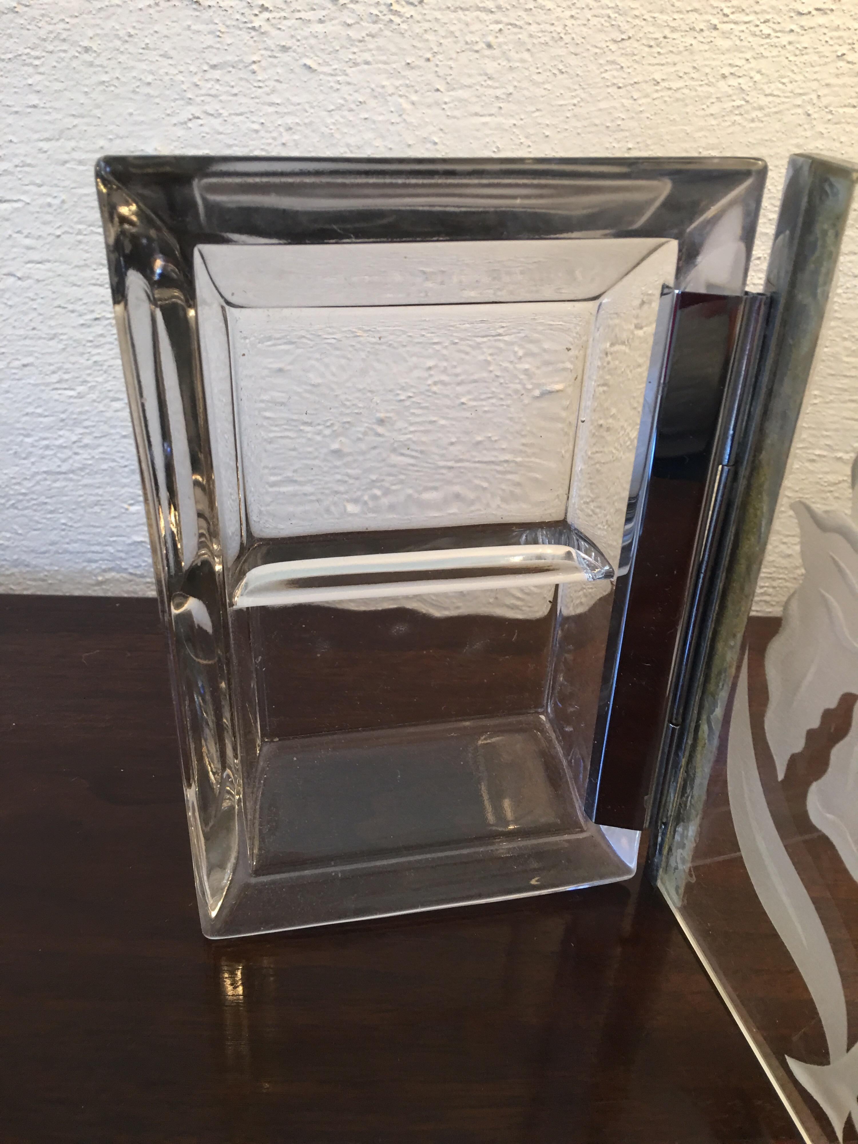  Etched Glass Lidded Box In Good Condition For Sale In Philadelphia, PA