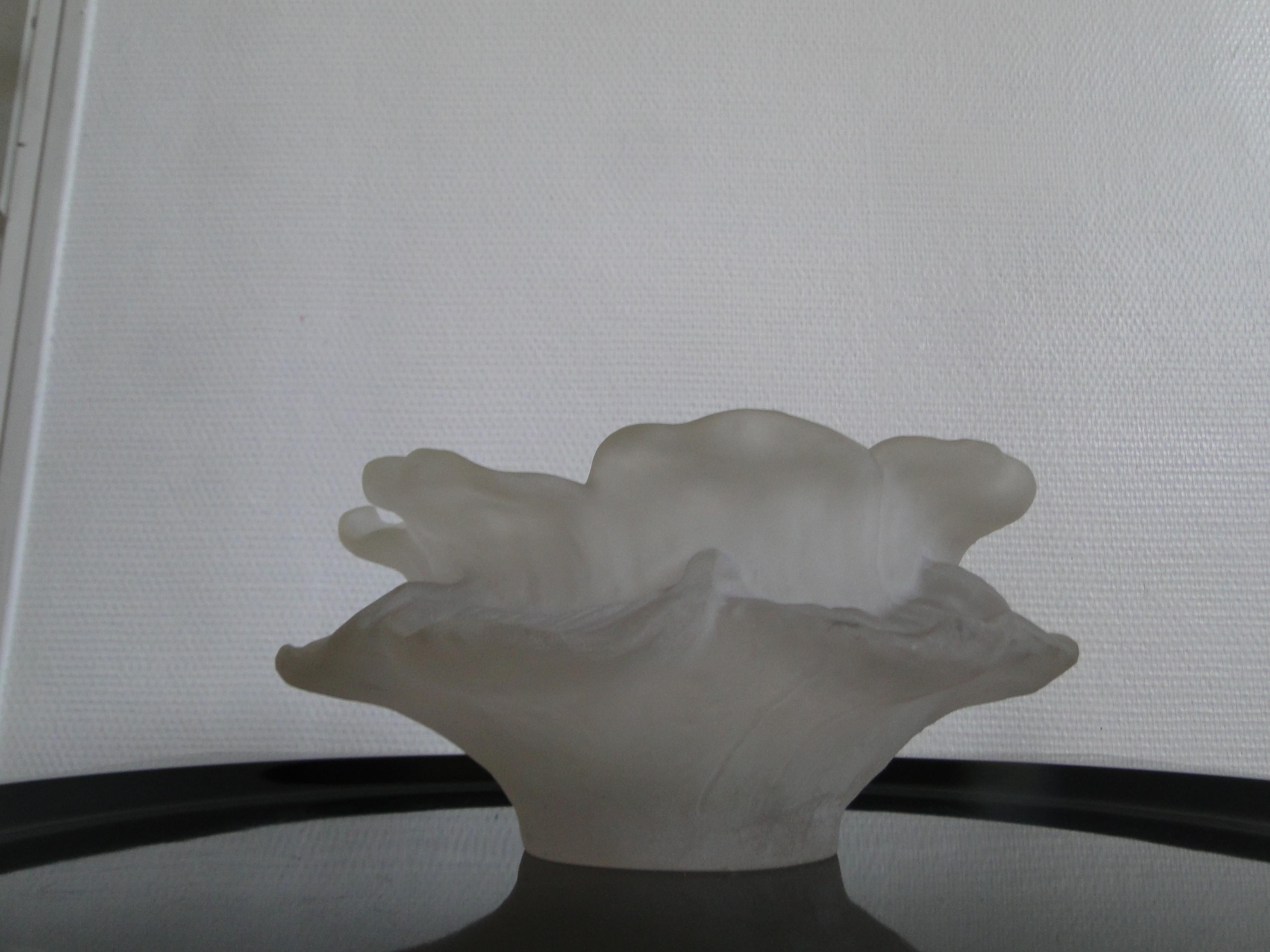 Lovely frosted resin cabbage bowl by Dorothy Thorpe.
Signed under the object.
Beautiful decorative object.
Good condition.