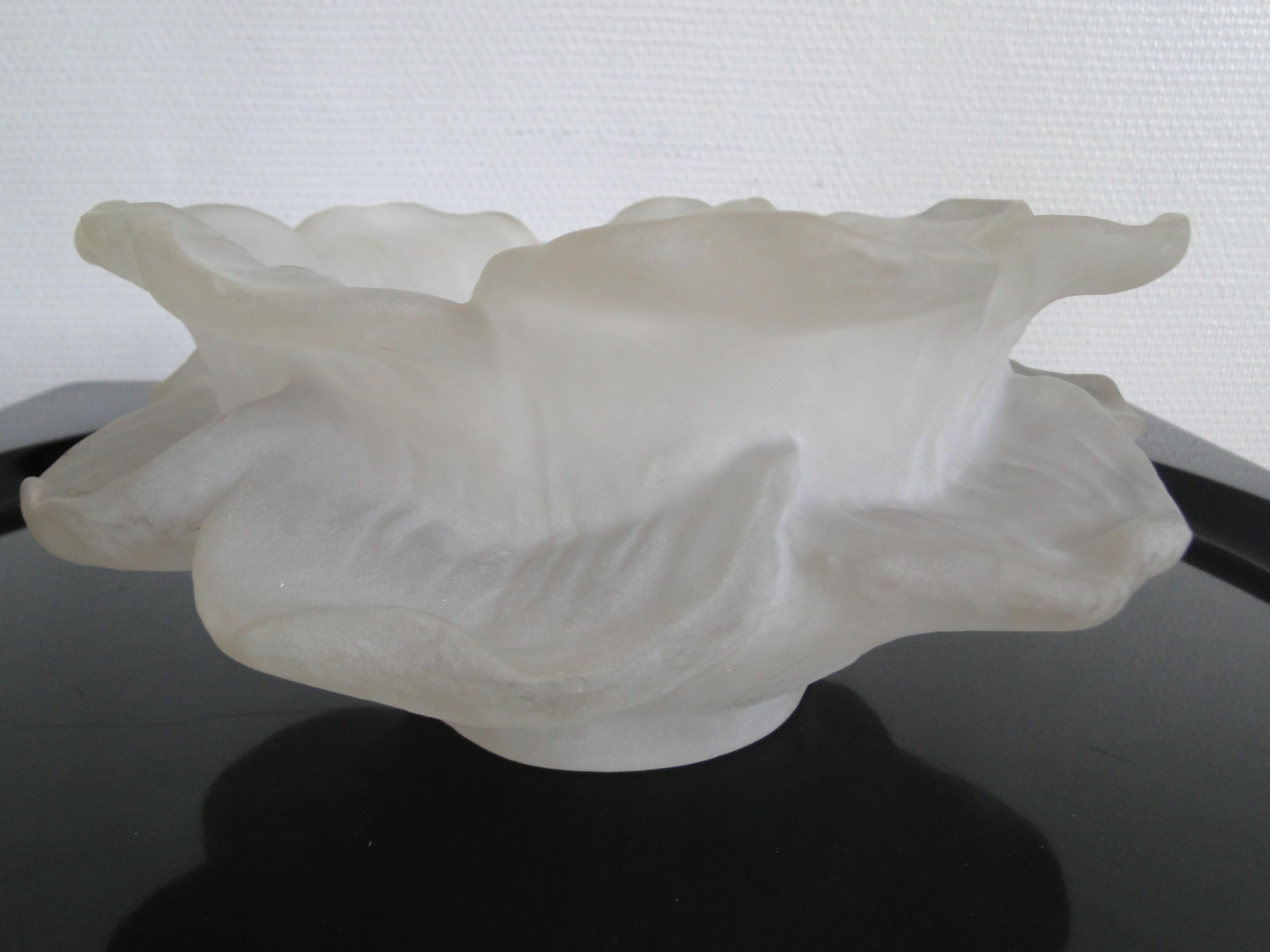 American Dorothy Thorpe Frosted Lucite Resin Fruit Bowl Mid Century For Sale