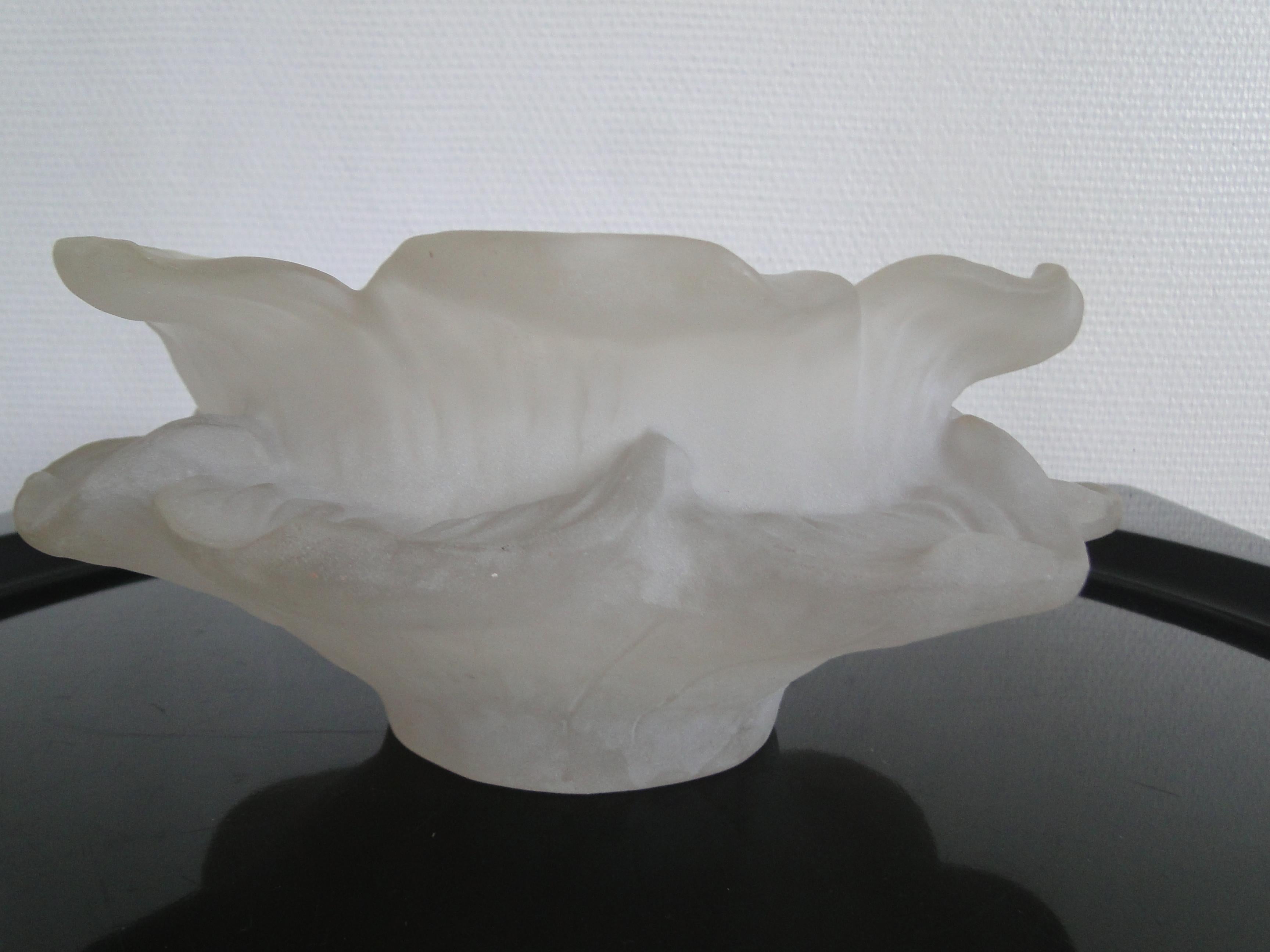Dorothy Thorpe Frosted Lucite Resin Fruit Bowl Mid Century In Good Condition For Sale In Lège Cap Ferret, FR