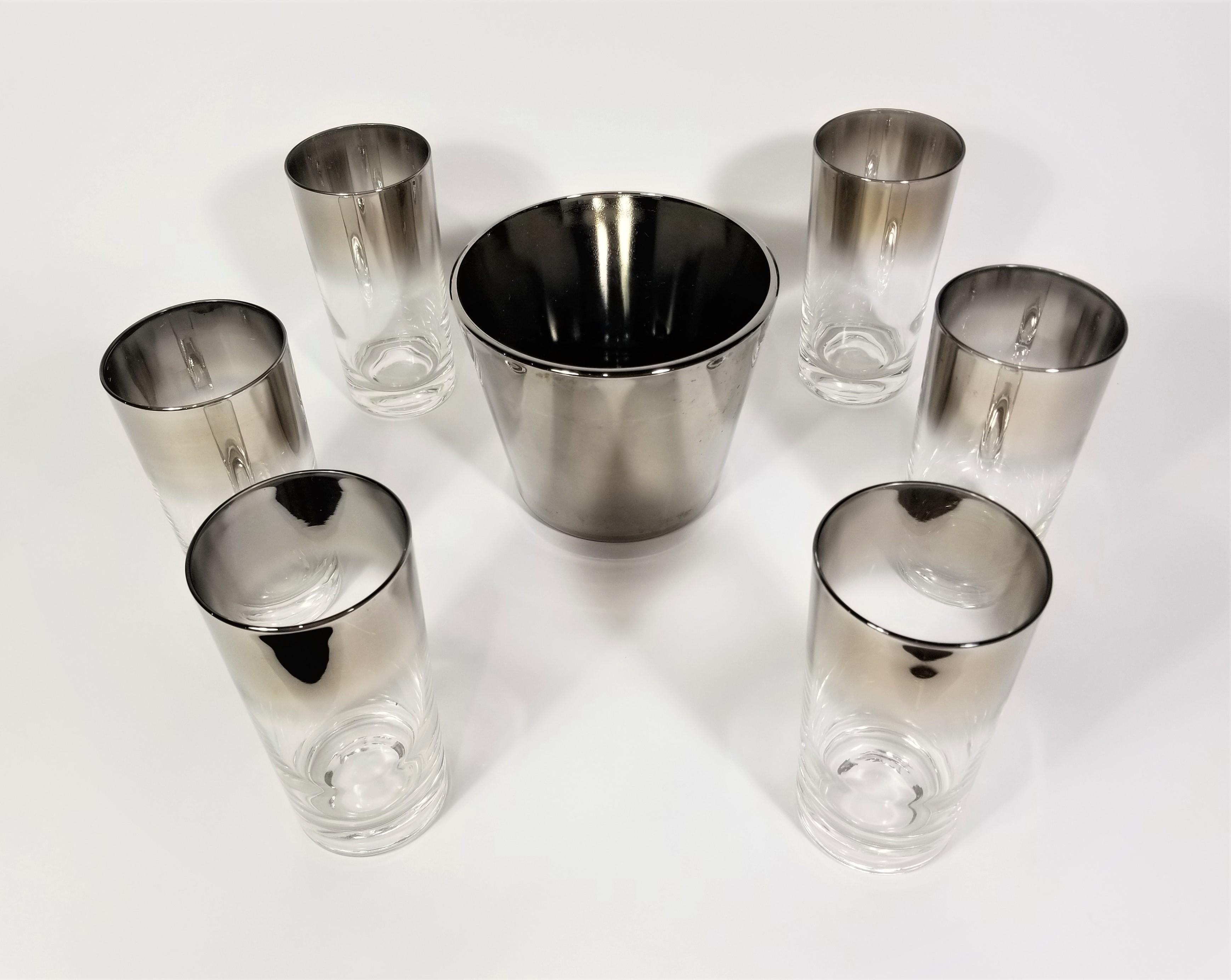 Mid. Century 1960s Dorothy Thorpe silver fade glassware barware. Set includes 6 glasses and 1 ice bucket. 

Measurements:
Ice Bucket Height: 4.63 inches
Ice Bucket Diameter: 5.75 inches

Glass Height: 5.63 inches
Glass Diameter: 2.75 inches.