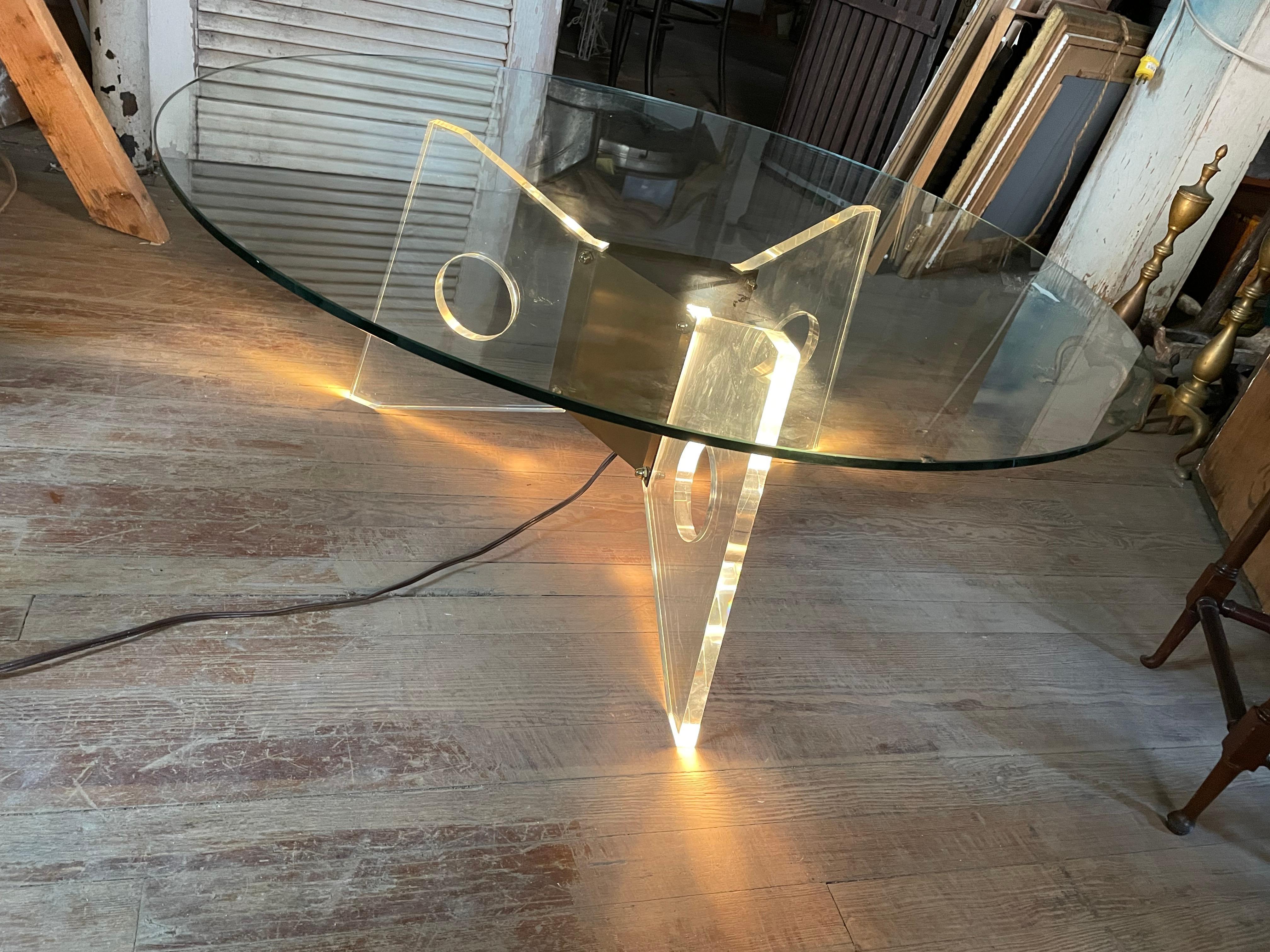 Dorothy Thorpe Illuminated Red Coffee Table Lucite Base Round Glass Top For Sale 5