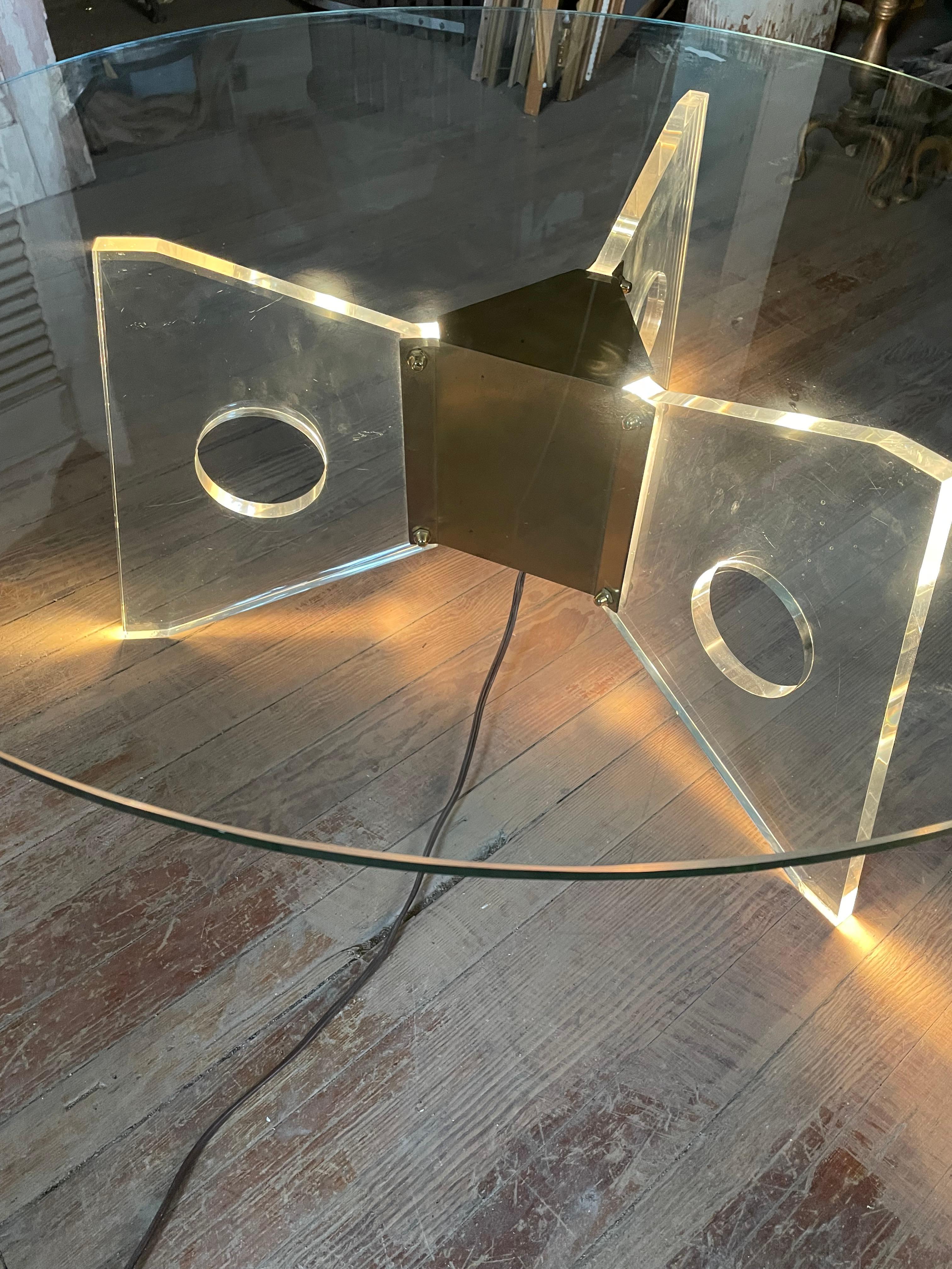 Dorothy Thorpe Illuminated Red Coffee Table Lucite Base Round Glass Top For Sale 6
