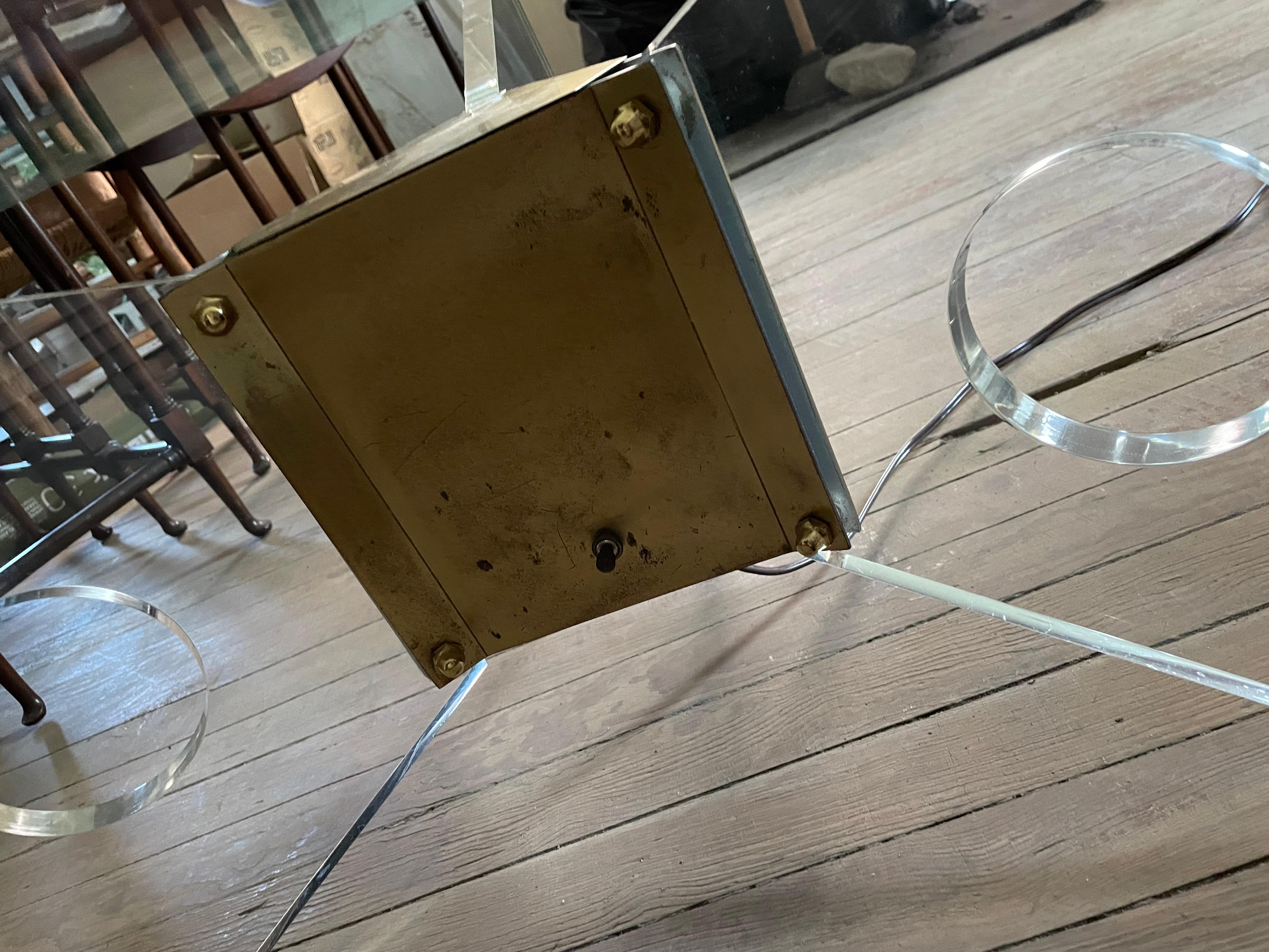 Dorothy Thorpe Illuminated Red Coffee Table Lucite Base Round Glass Top In Good Condition For Sale In Clifton Forge, VA