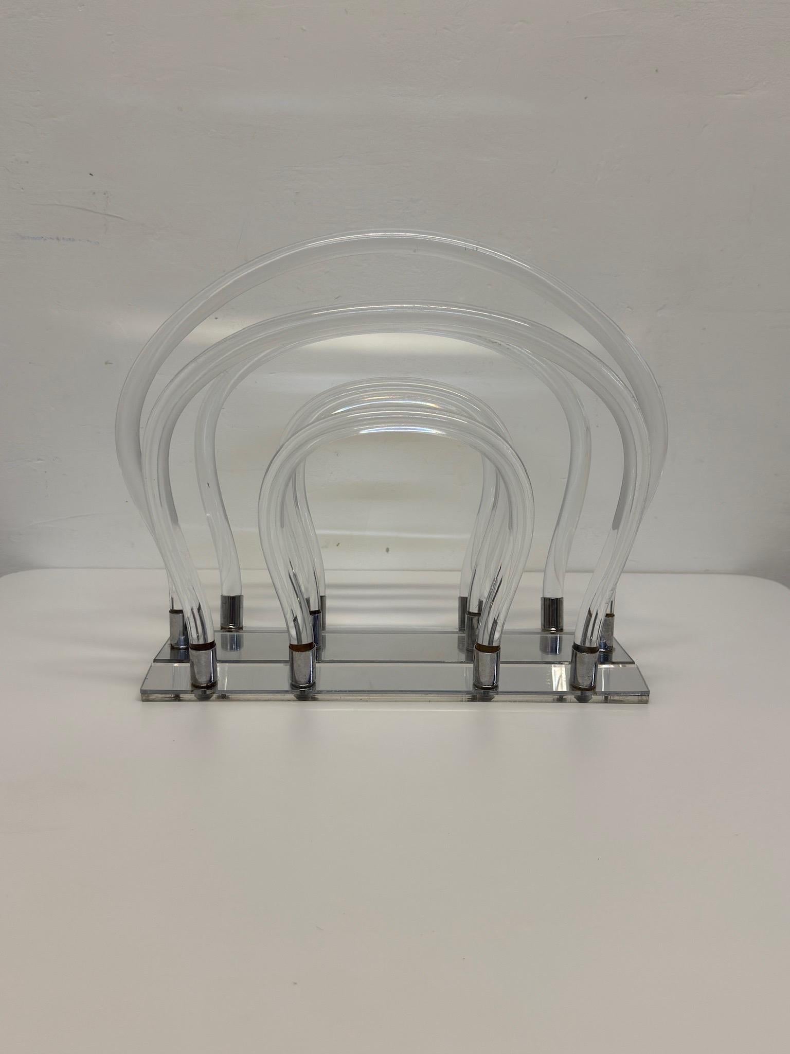 Dorothy Thorpe Lucite and Chrome Magazine Rack, 1960s In Good Condition For Sale In Miami, FL
