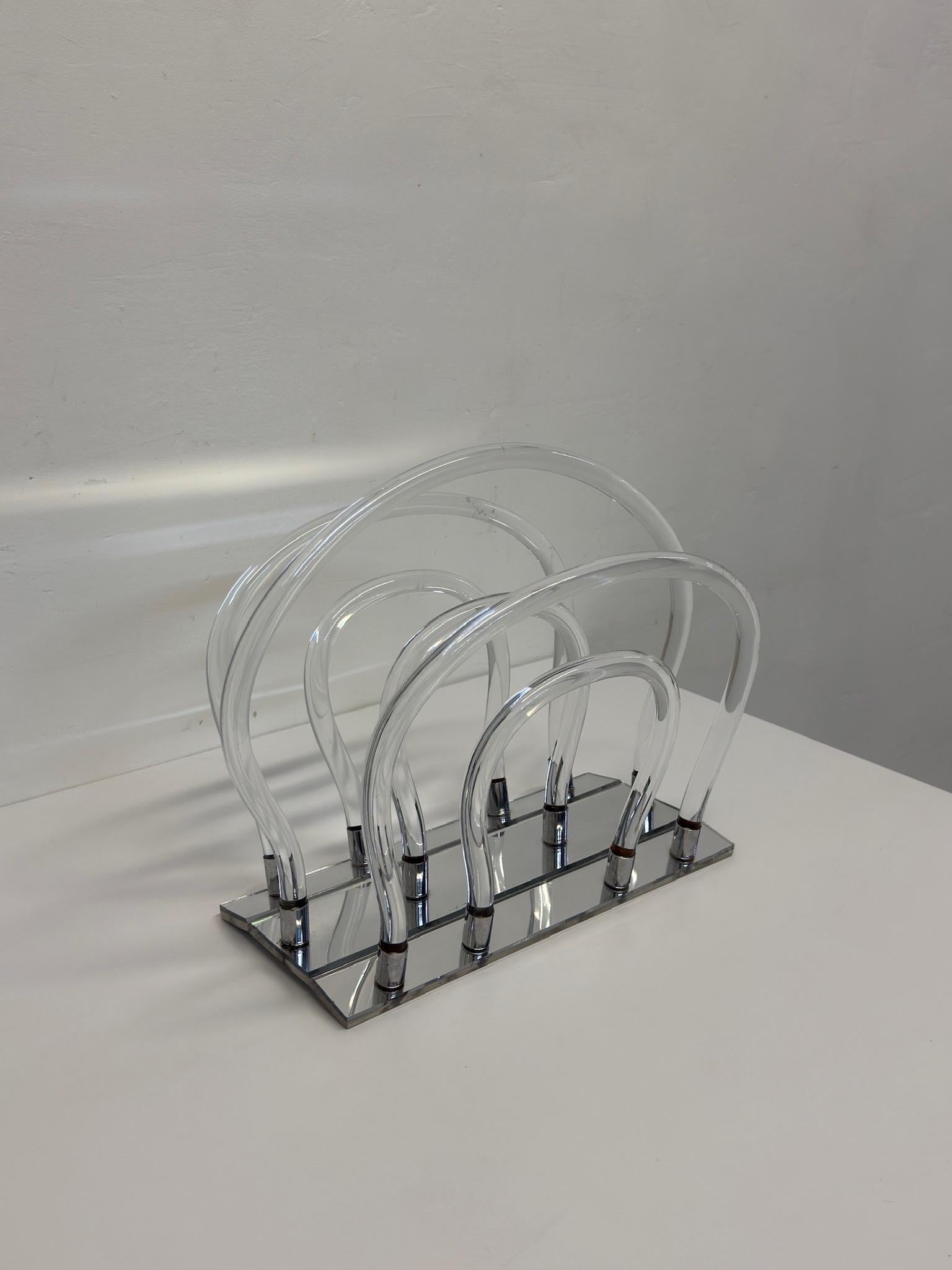 20th Century Dorothy Thorpe Lucite and Chrome Magazine Rack, 1960s For Sale