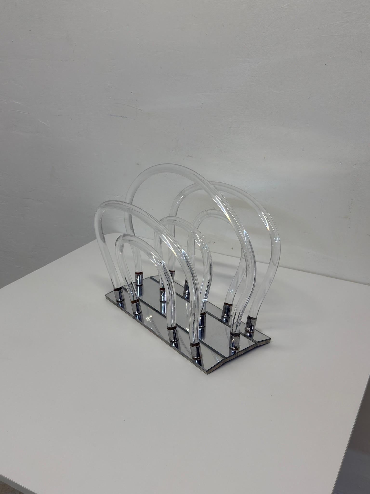 Dorothy Thorpe Lucite and Chrome Magazine Rack, 1960s For Sale 1