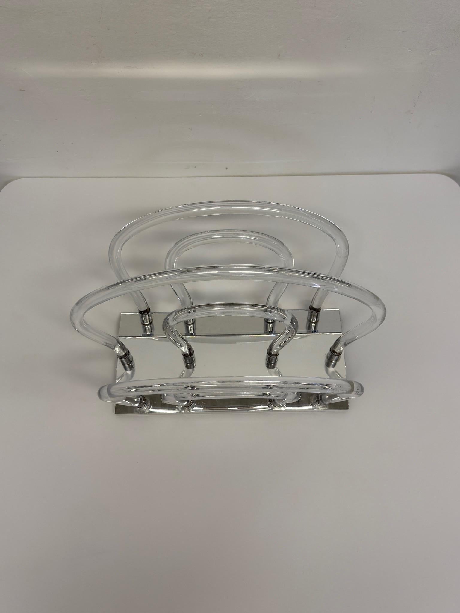 Dorothy Thorpe Lucite and Chrome Magazine Rack, 1960s For Sale 3