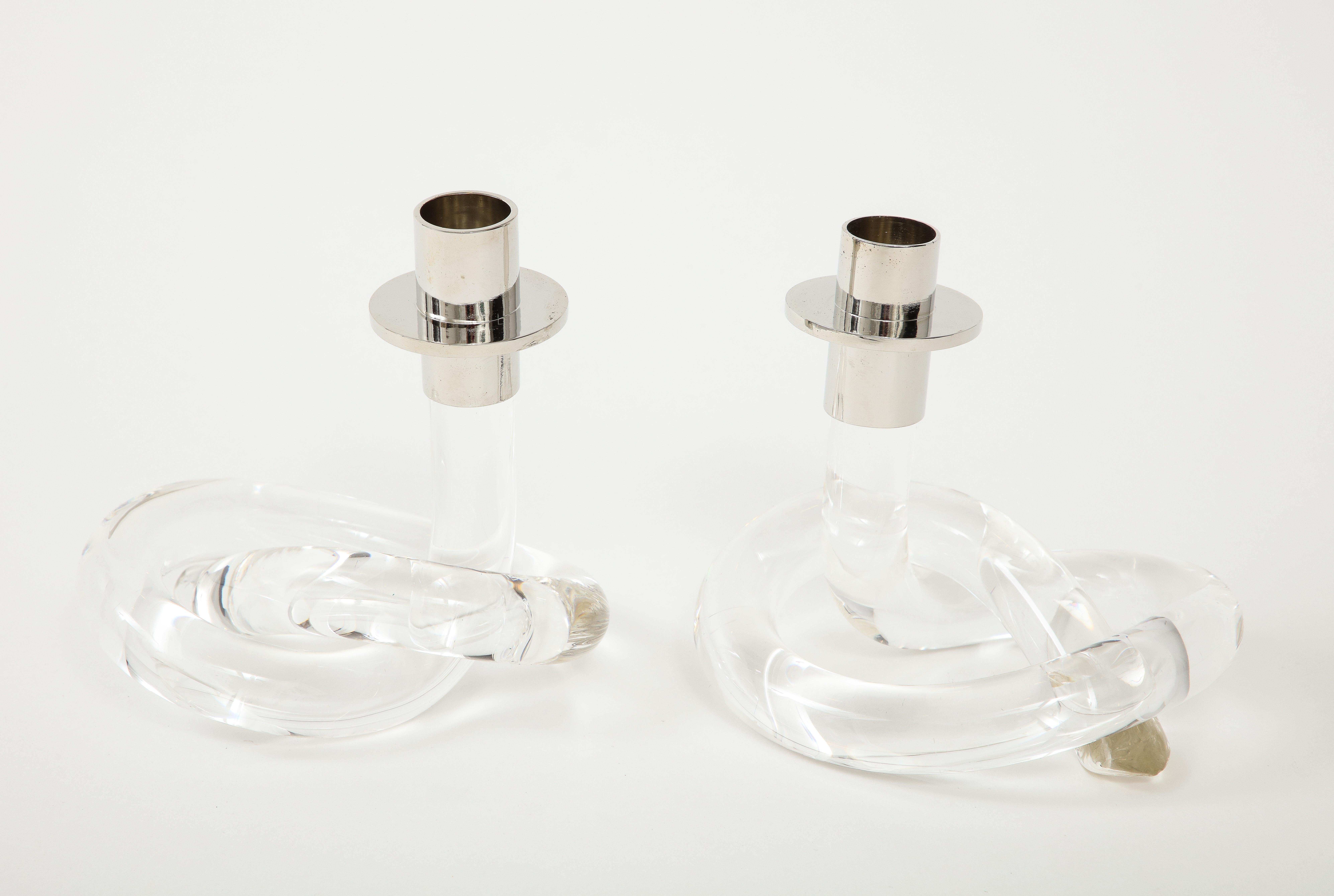 20th Century Dorothy Thorpe Lucite Knot Candlesticks For Sale