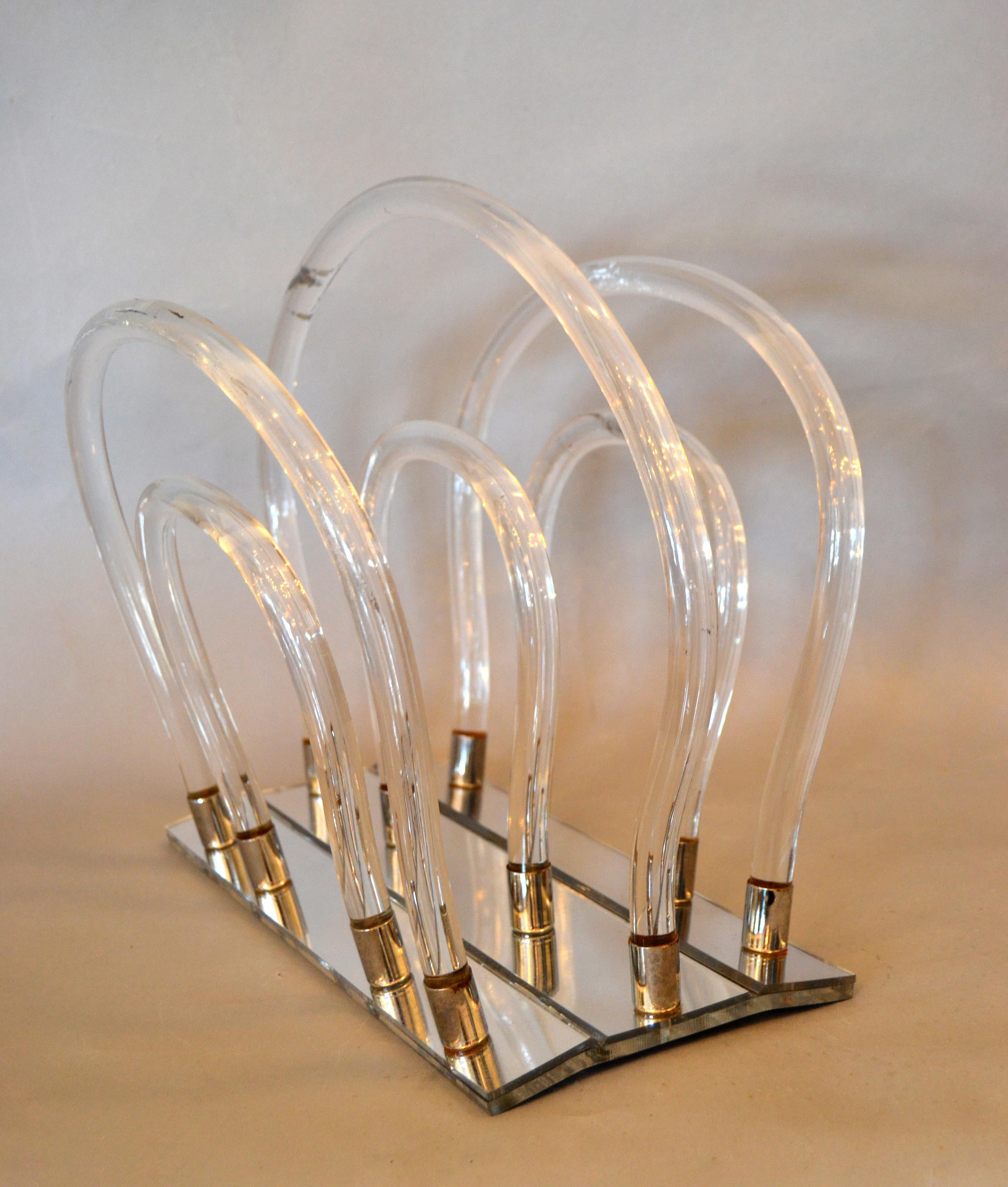 Dorothy Thorpe Mid-Century Modern Magazine Rack Mirrored Glass, Lucite & Chrome In Good Condition In Miami, FL