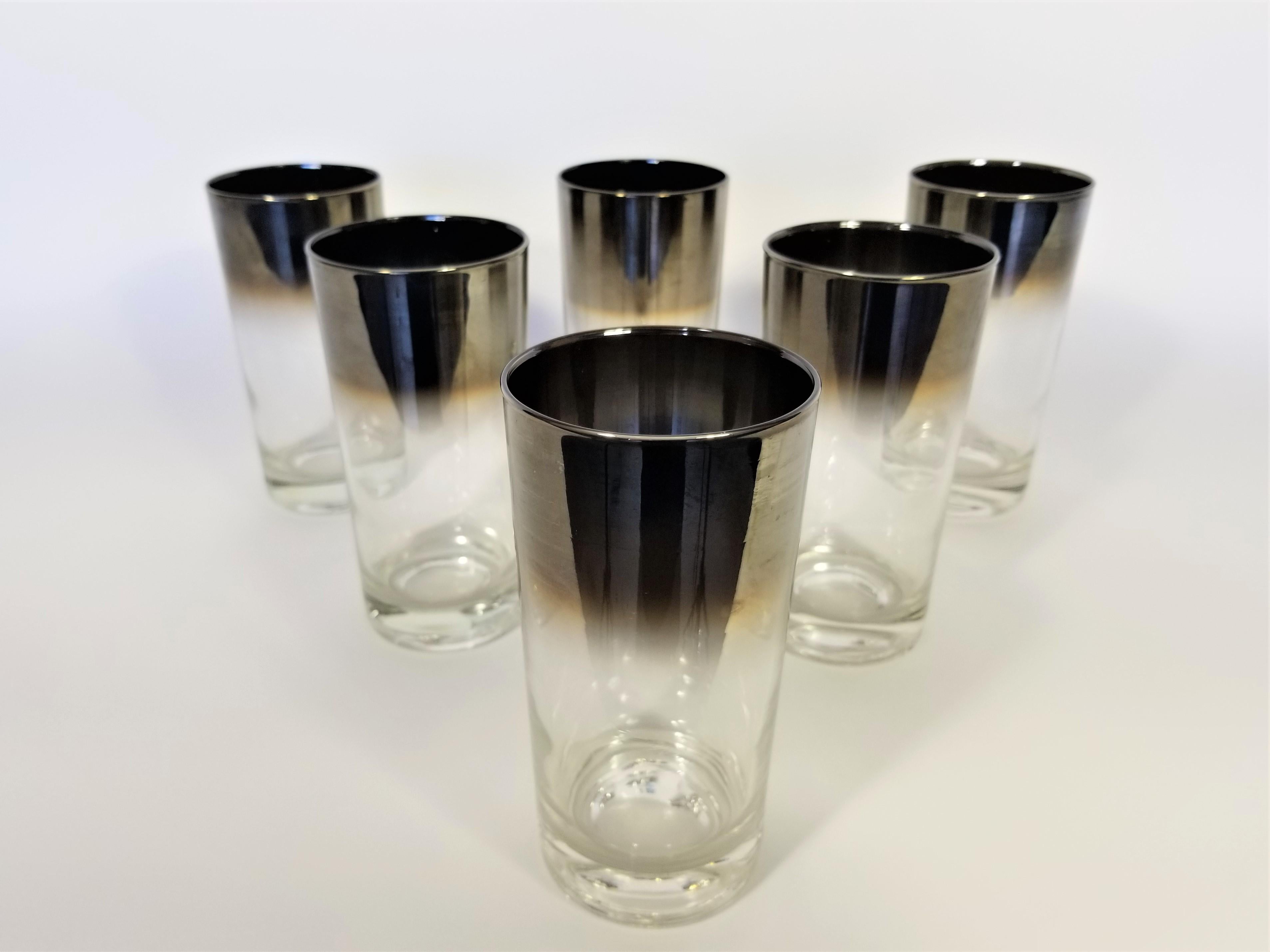 Midcentury set of 6 Dorothy Thorpe silver fade glasses with chrome holder. Perfect addition to any bar. Excellent condition. 

Measurements:
Height of glasses: 5.63 inches
Diameter of glasses: 2.75 inches

Height of holder 7.75 inches
Width