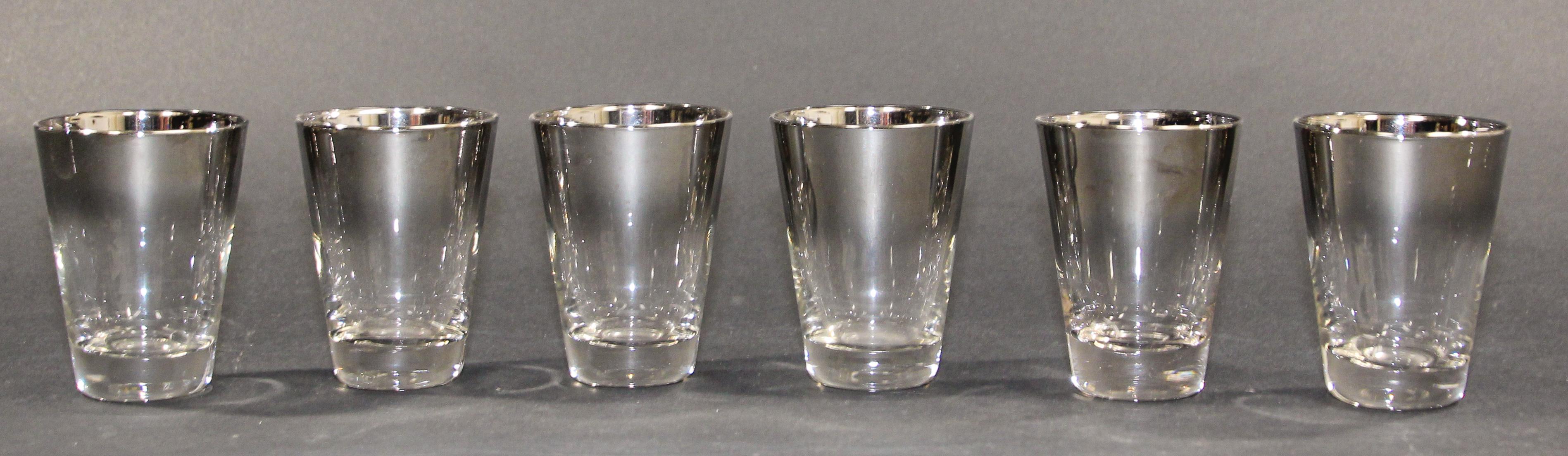 Dorothy Thorpe Style Mid-Century Silver Fade Barware Shot Glasses  For Sale 1
