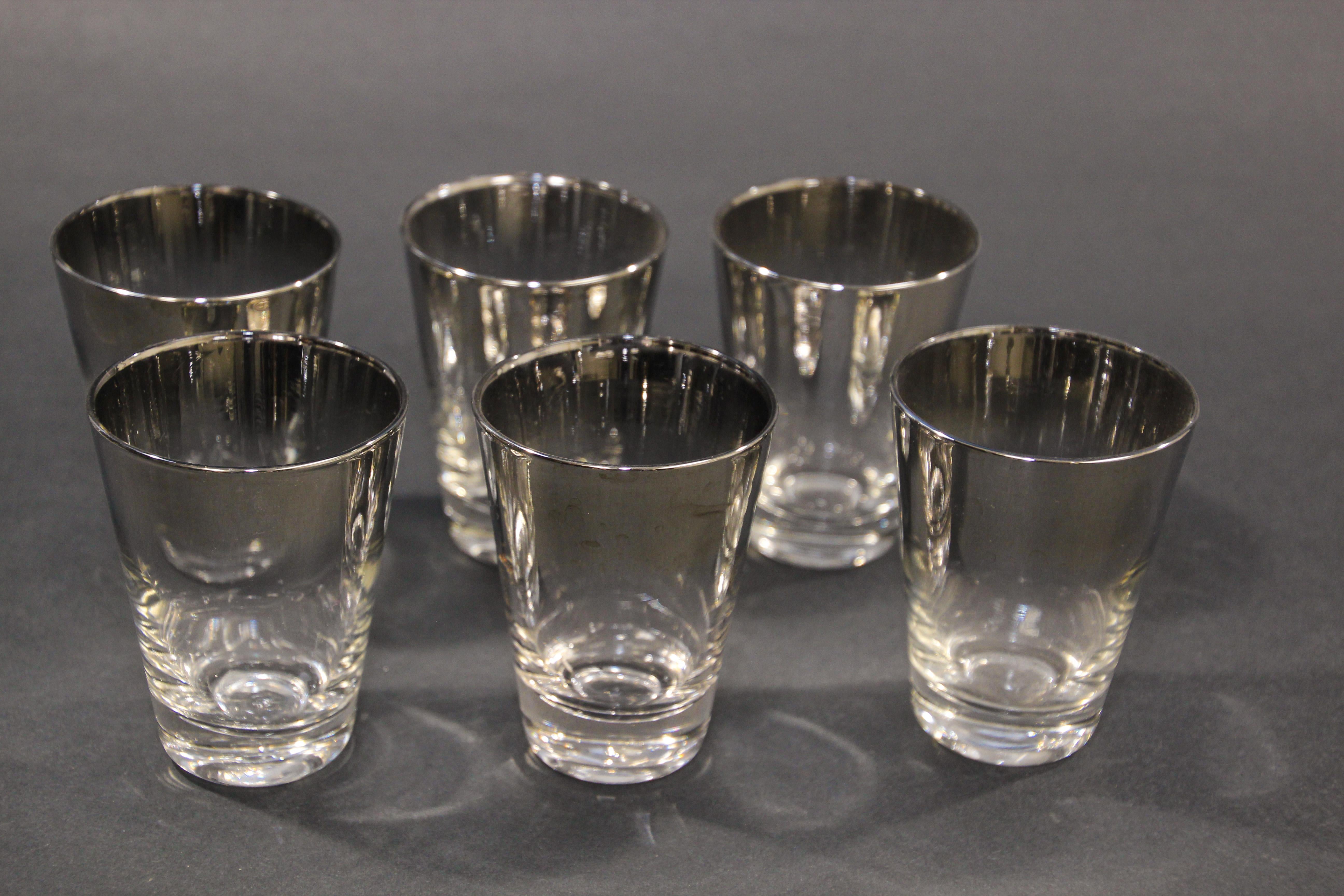 Dorothy Thorpe Style Mid-Century Silver Fade Barware Shot Glasses  In Good Condition For Sale In North Hollywood, CA