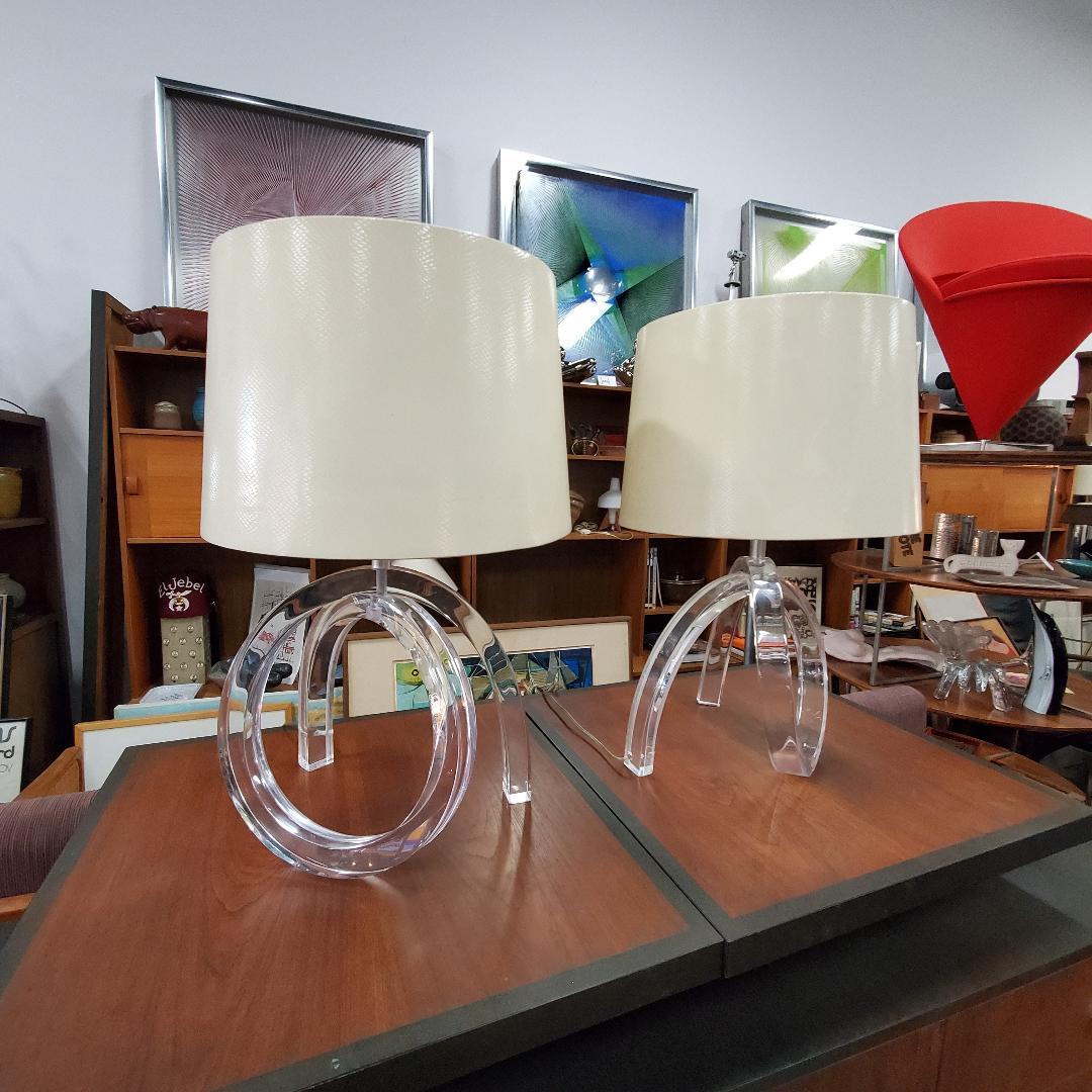 Dorothy Thorpe Pretzel Lucite Table Lamps Astrolite Products Ritts Co, LA Label For Sale 4