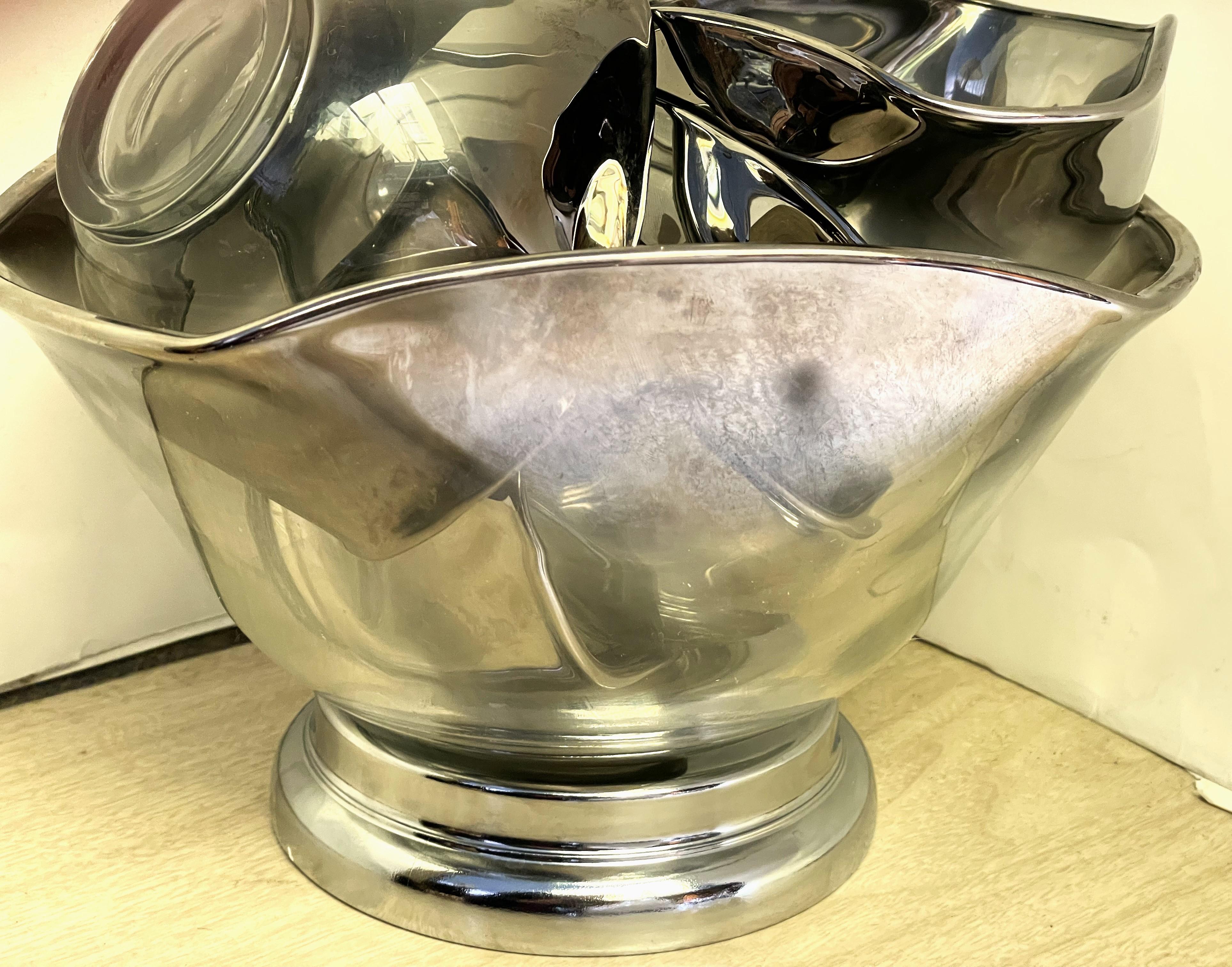 Dorothy Thorpe Queens Vitreon Lusterware Triangular 7 pc Salad Serving Bowls Set For Sale 10