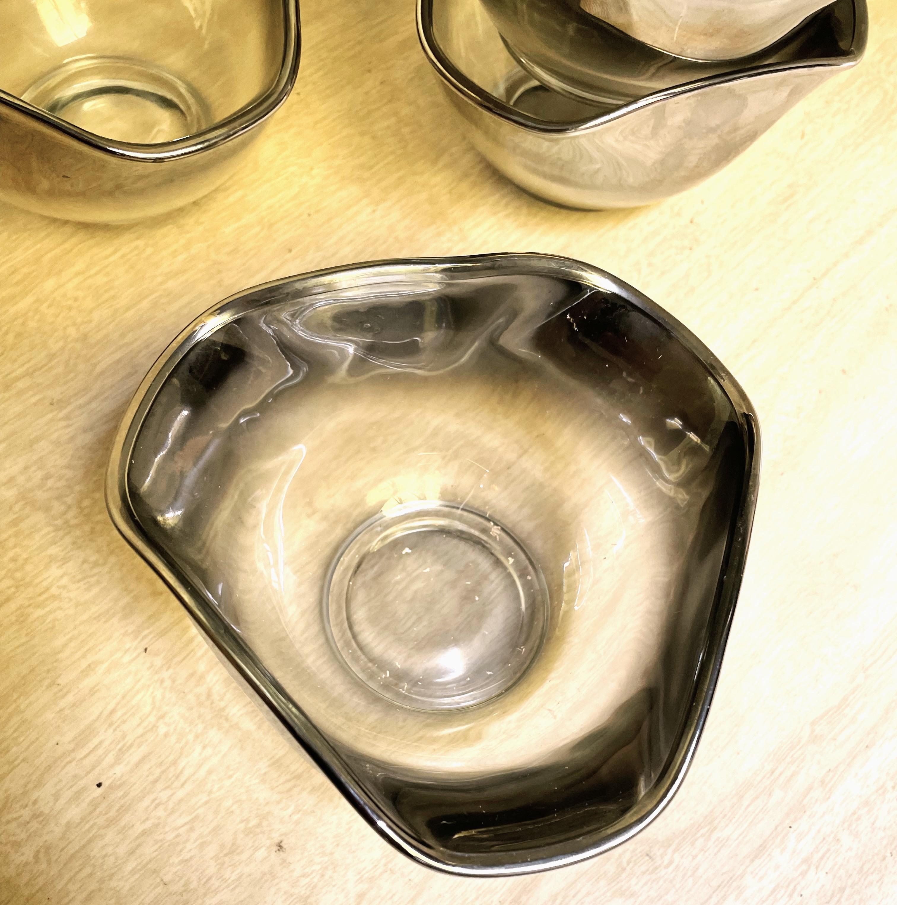 20th Century Dorothy Thorpe Queens Vitreon Lusterware Triangular 7 pc Salad Serving Bowls Set For Sale