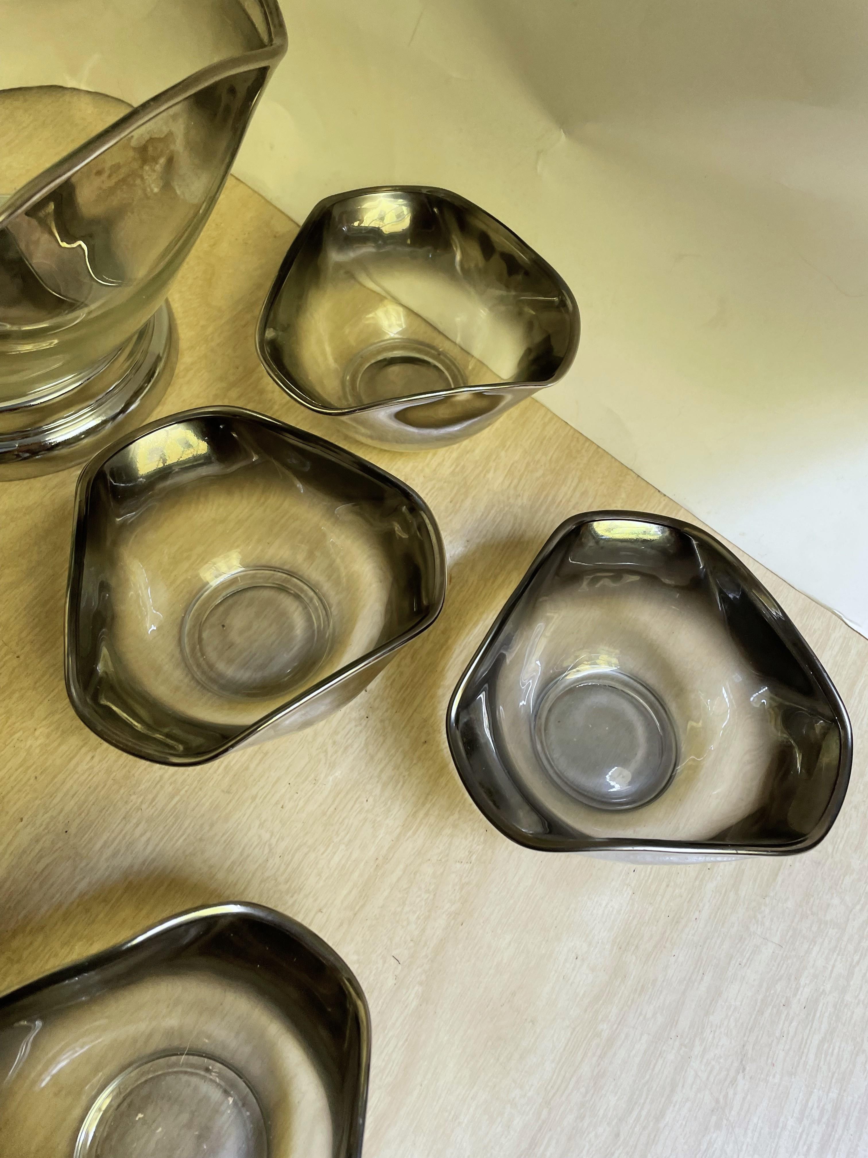 Dorothy Thorpe Queens Vitreon Lusterware Triangular 7 pc Salad Serving Bowls Set For Sale 2