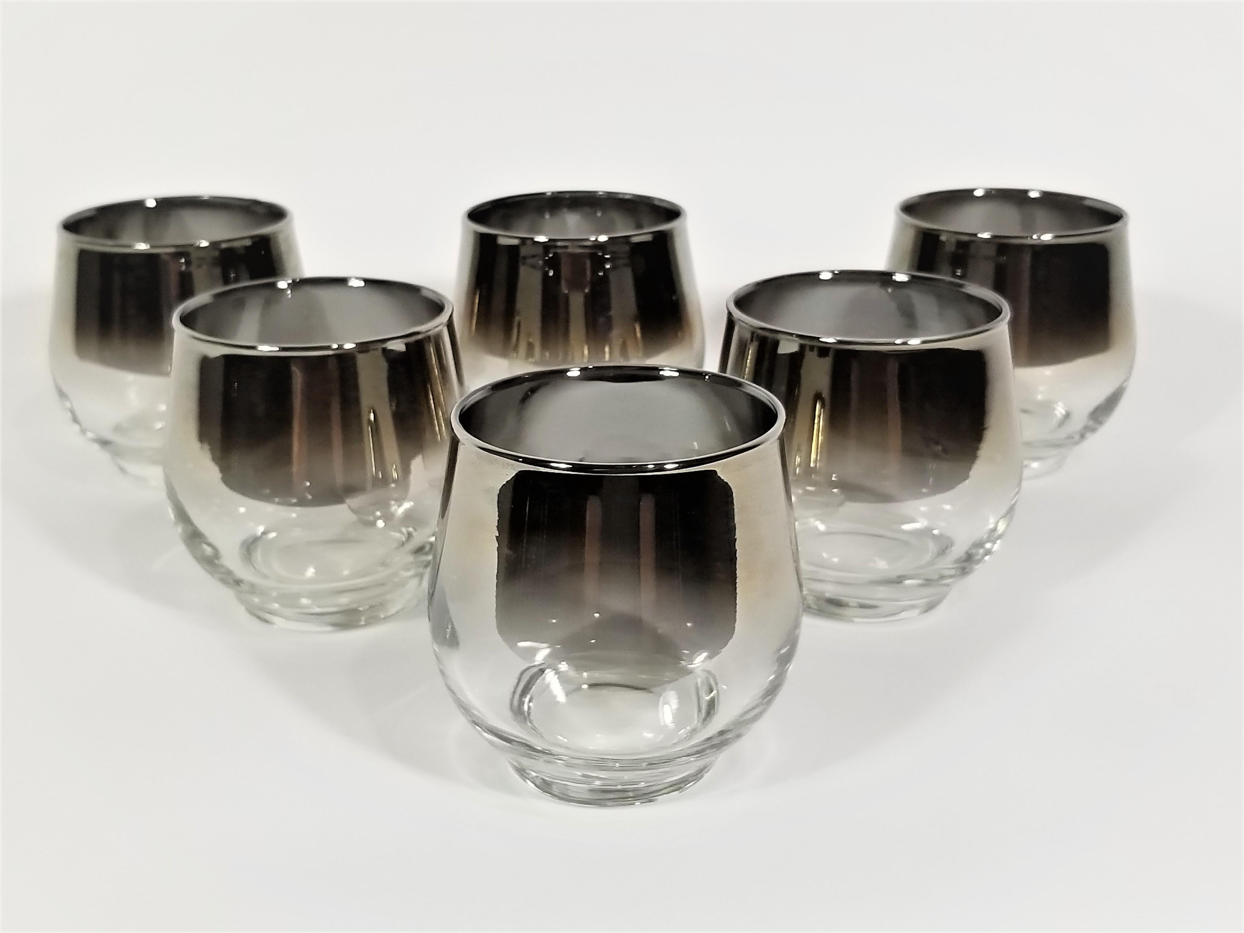Mid century 1960s Dorothy Thorpe silver fade glassware barware. Wonderful addition to any table, home bar or bar cart.