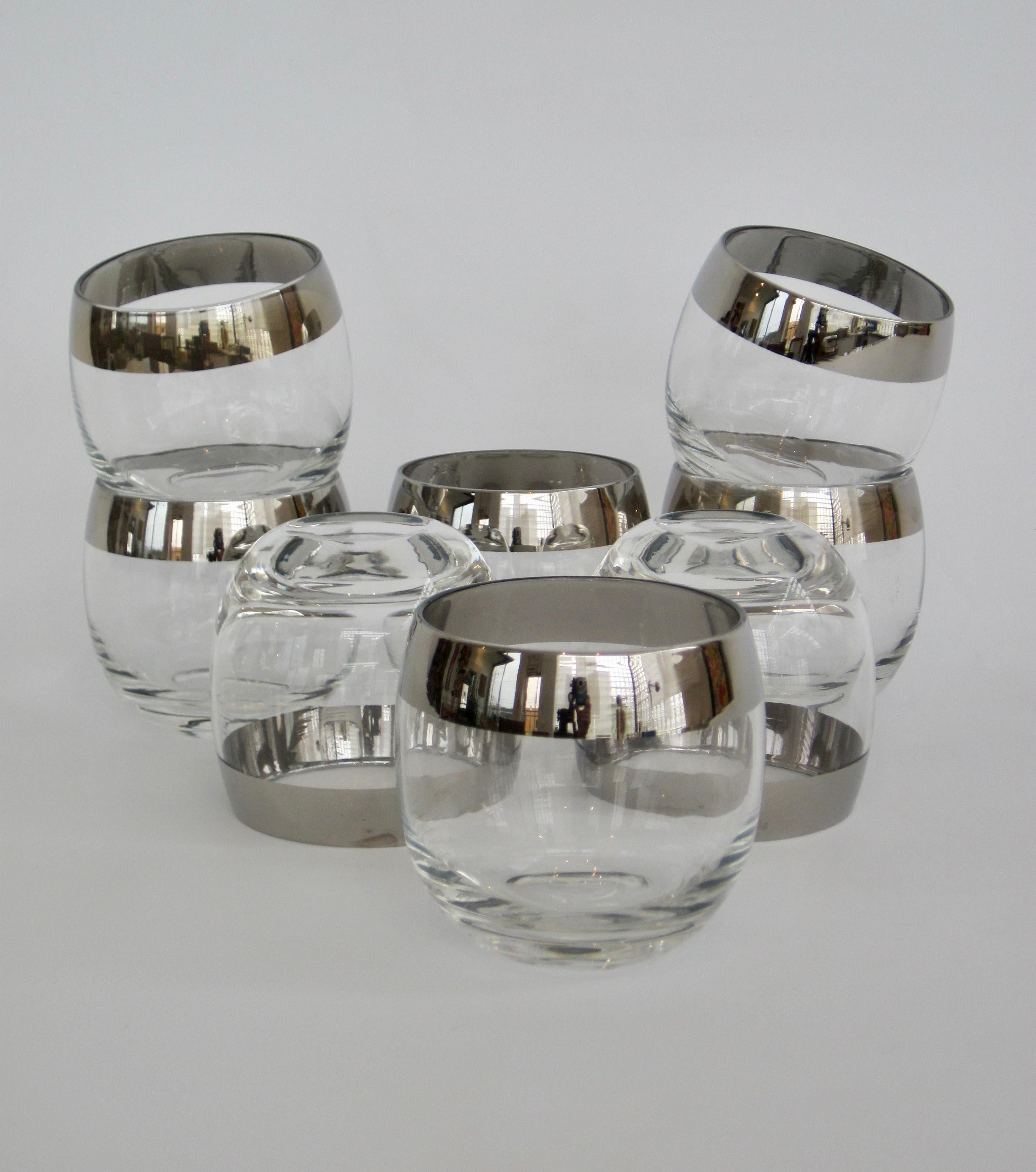 A set of eight Dorothy Thorpe 6oz. roly poly rocks cocktail glasses. The Mid-Century Modern design is a classy touch for any bar.