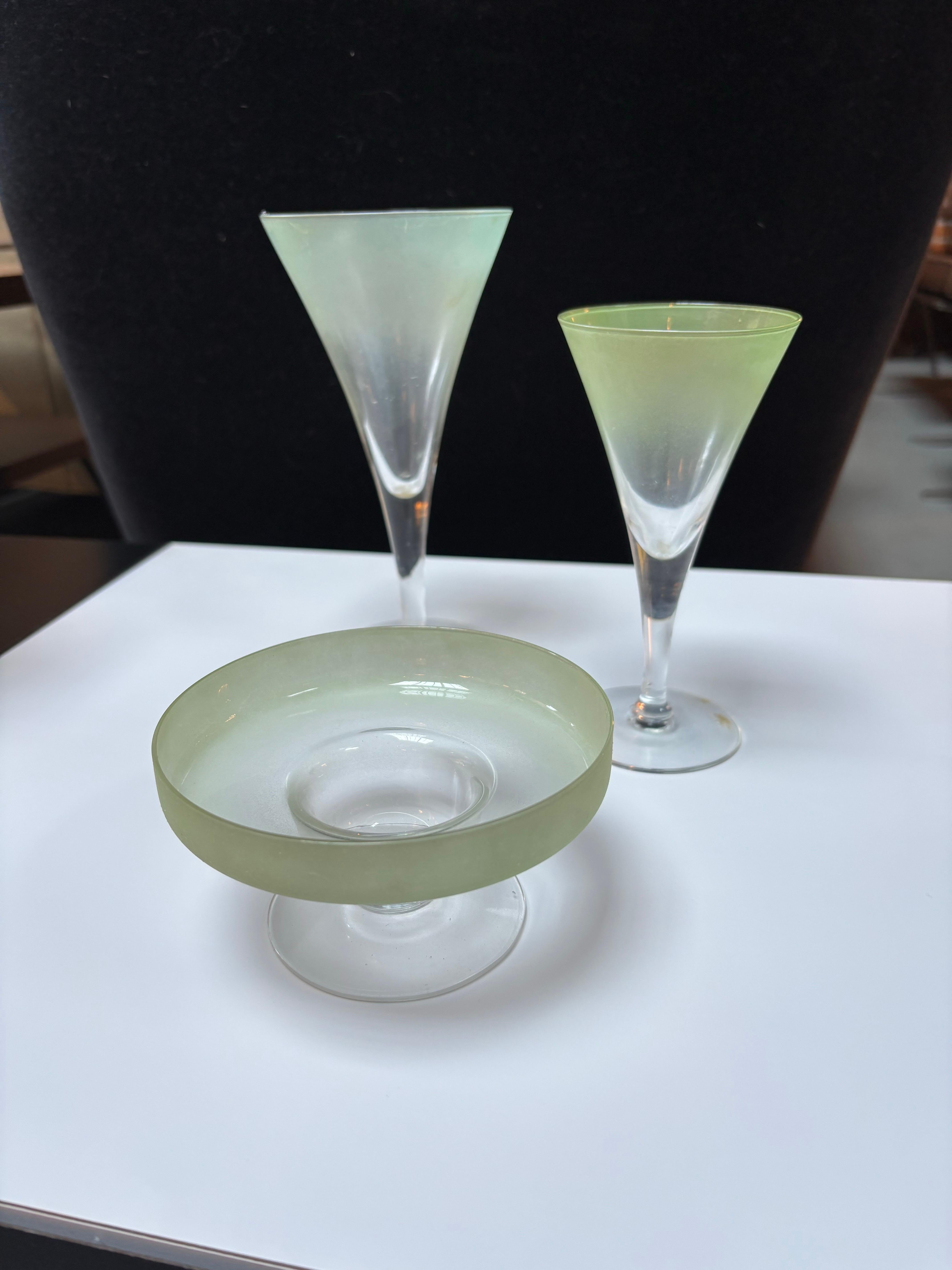 Dorothy Thorpe Stemware, 15 pieces total

Set includes: 6 Champaign / Wine Glasses 3.75