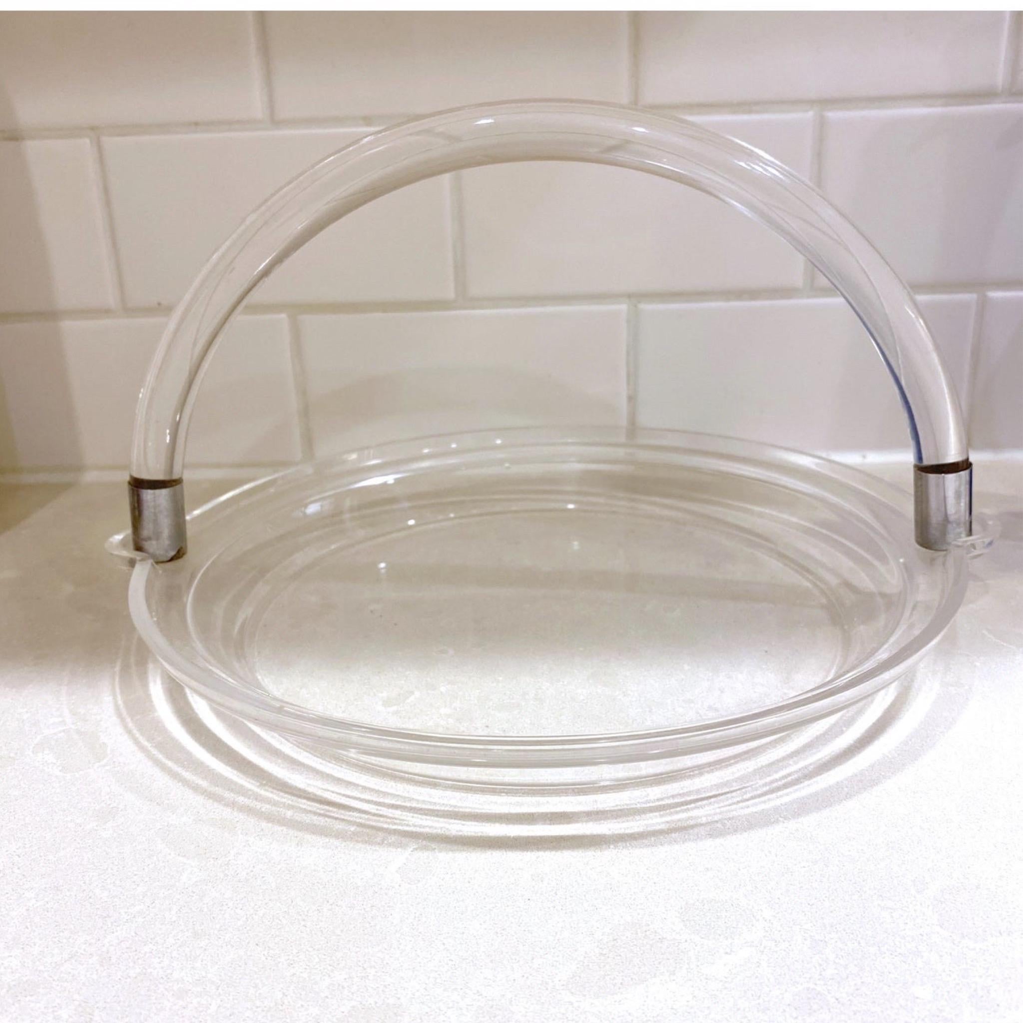 Late 20th Century Dorothy Thorpe Style Lucite Tray with Handle For Sale