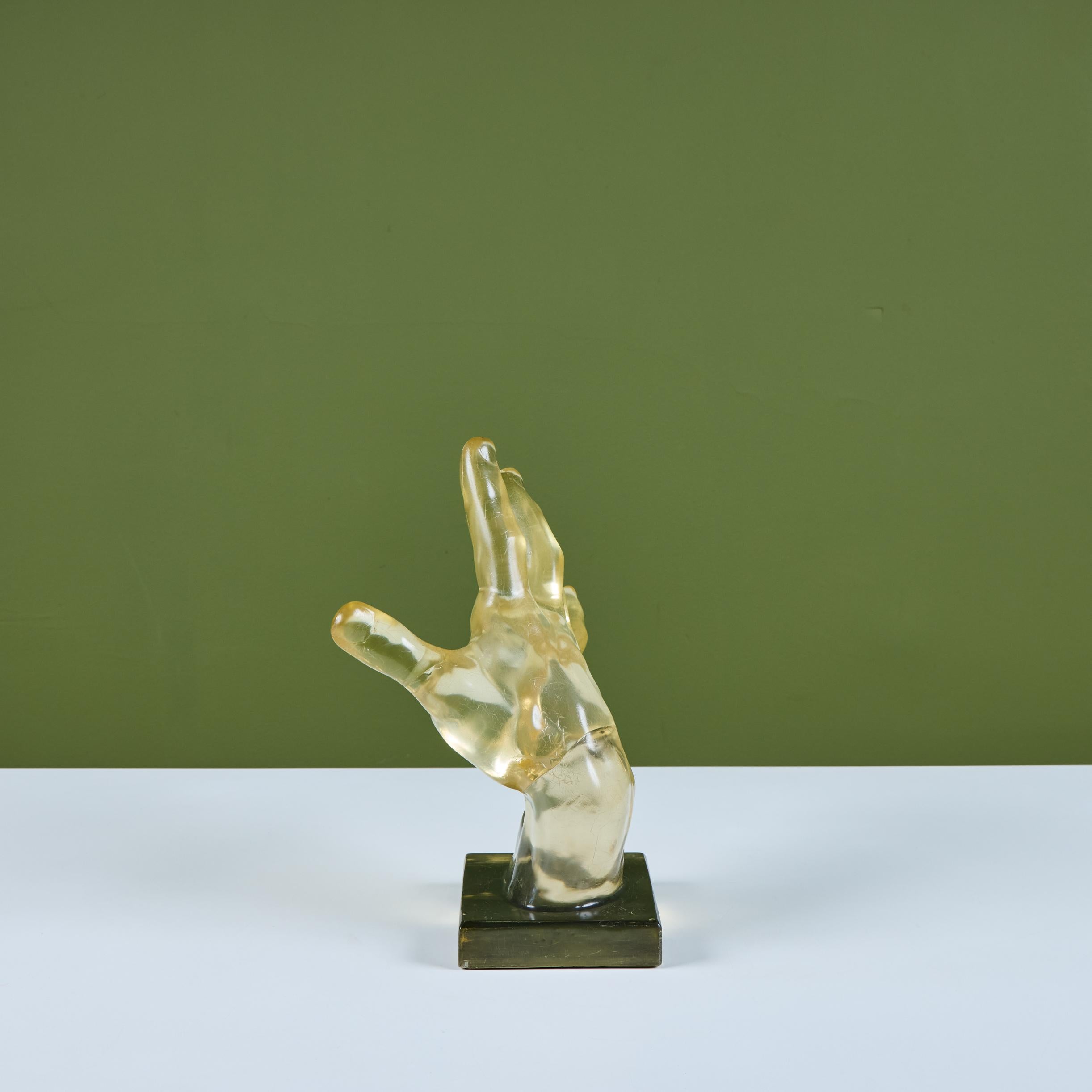 Scultura a mano in resina in stile Dorothy Thorpe in vendita 2