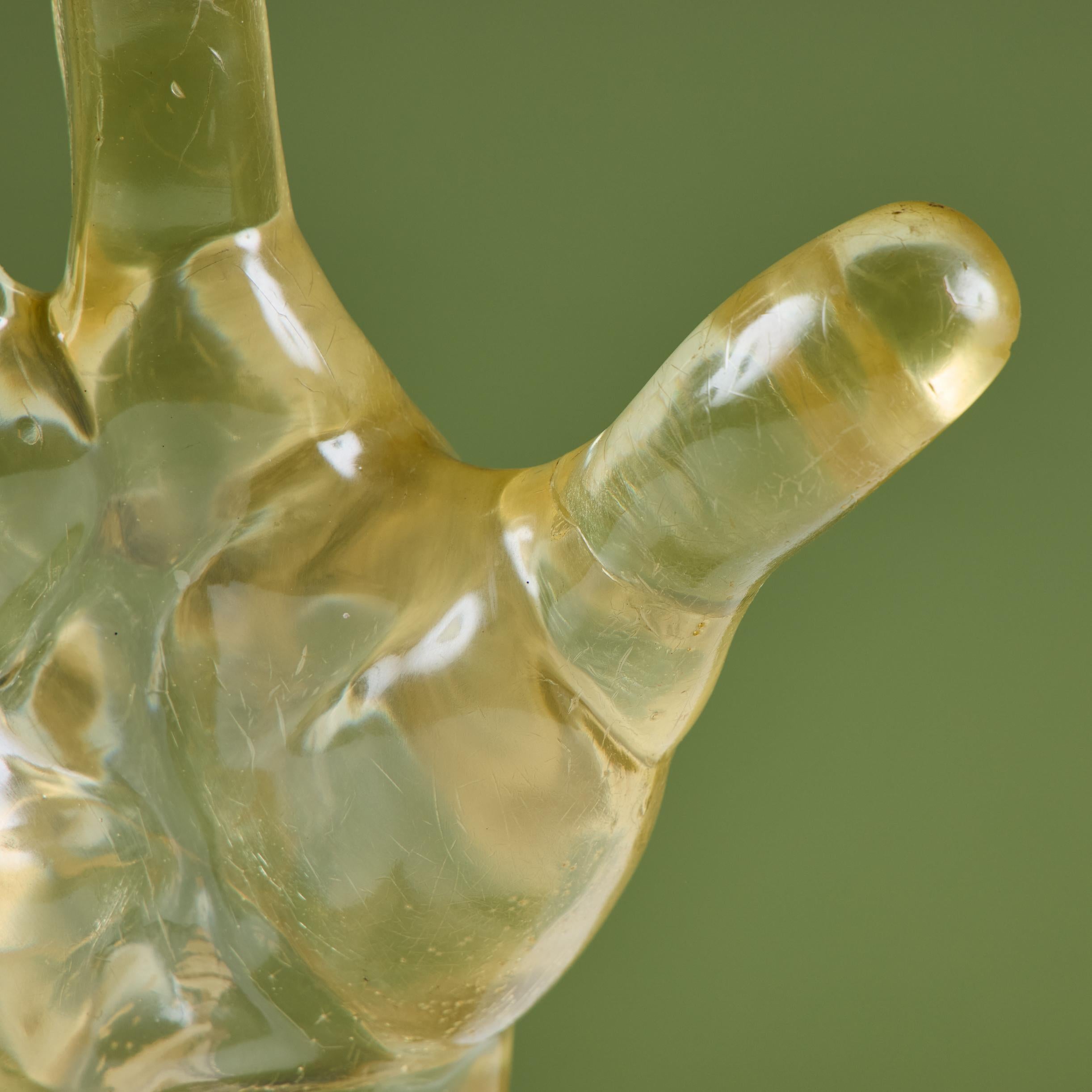 Scultura a mano in resina in stile Dorothy Thorpe in vendita 6