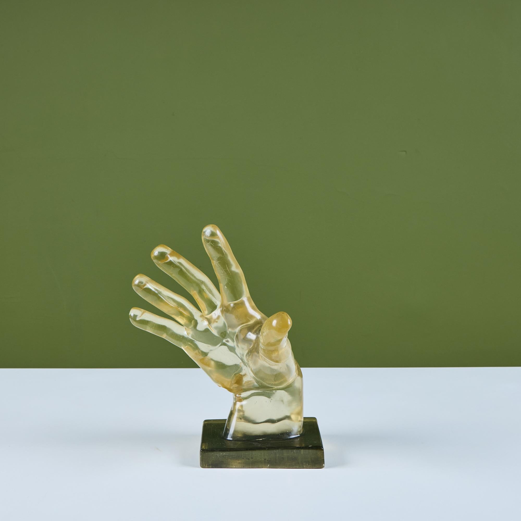 Americano Scultura a mano in resina in stile Dorothy Thorpe in vendita