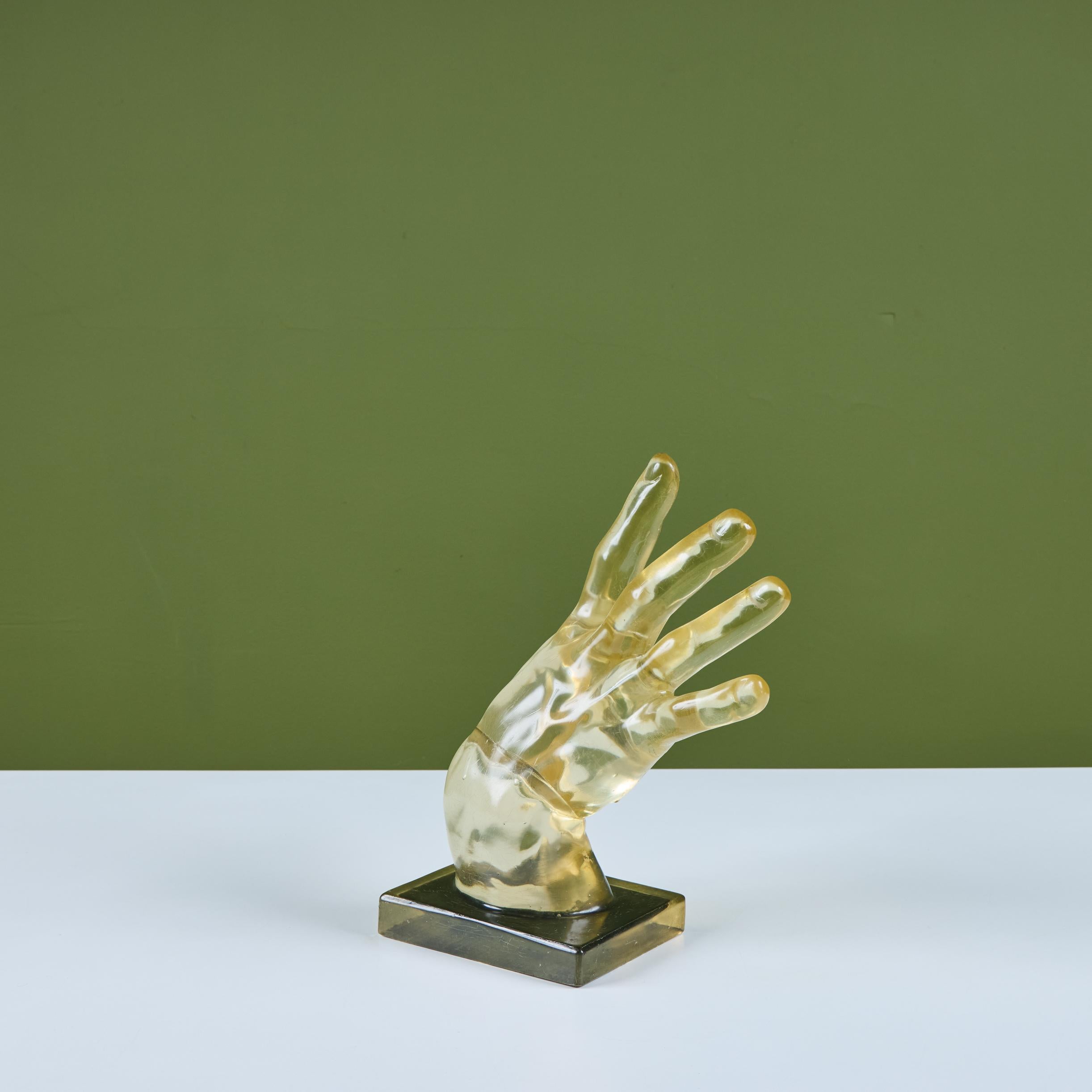 XX secolo Scultura a mano in resina in stile Dorothy Thorpe in vendita