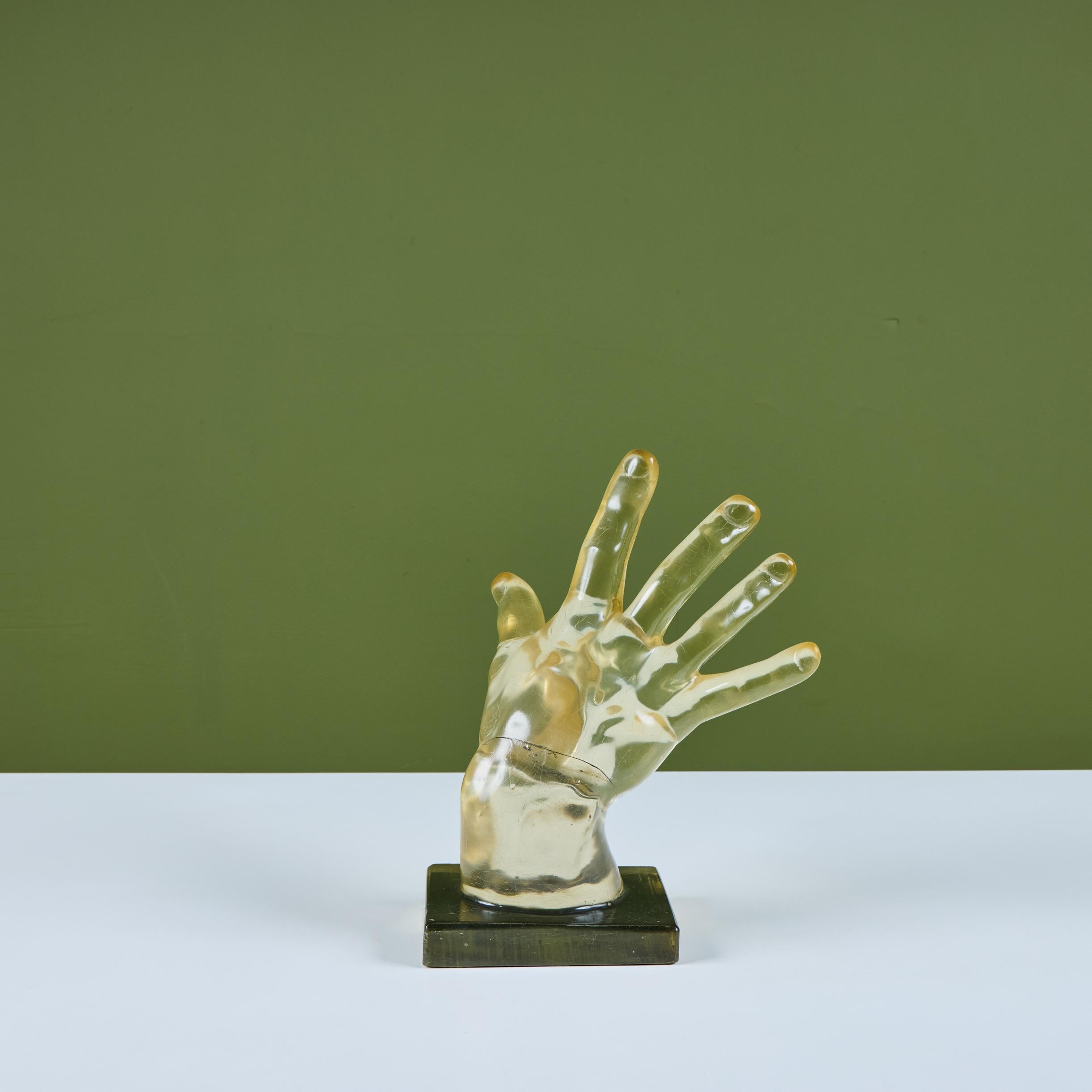Resina Scultura a mano in resina in stile Dorothy Thorpe in vendita