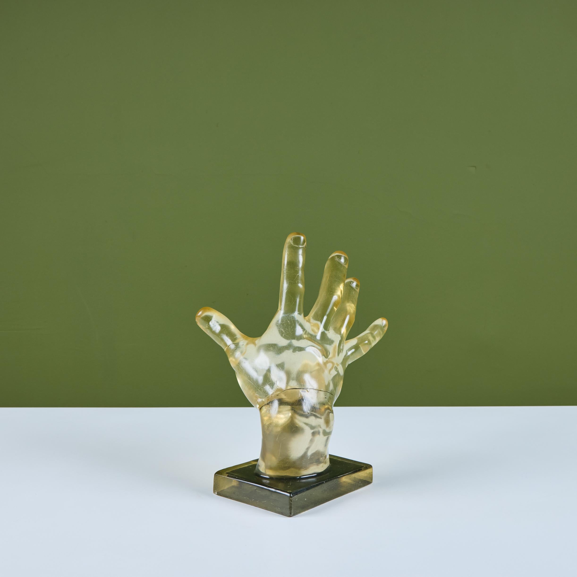 Scultura a mano in resina in stile Dorothy Thorpe in vendita 1