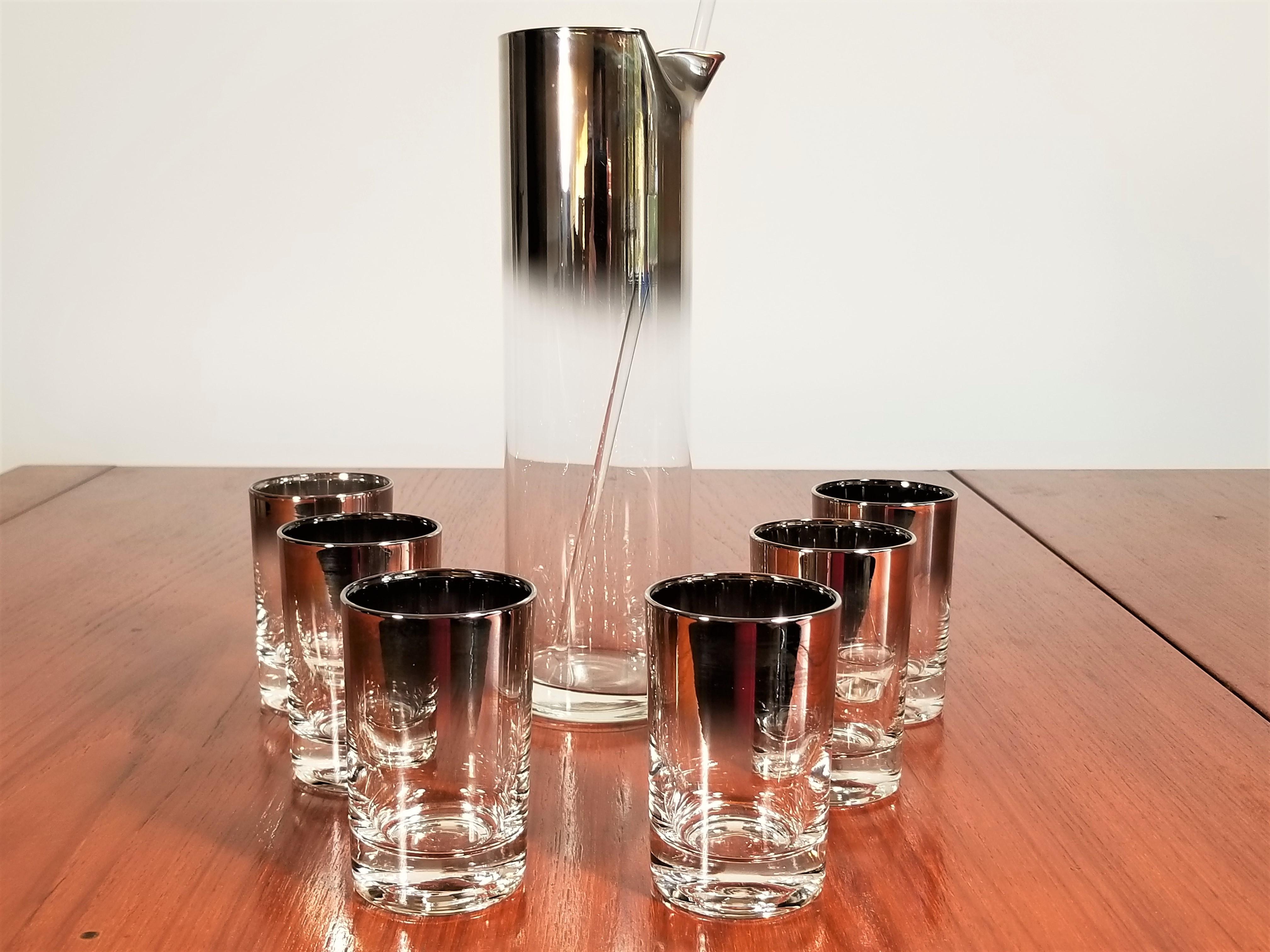 Dorothy Thorpe Style Silver Glass Bar Set In Excellent Condition In New York, NY