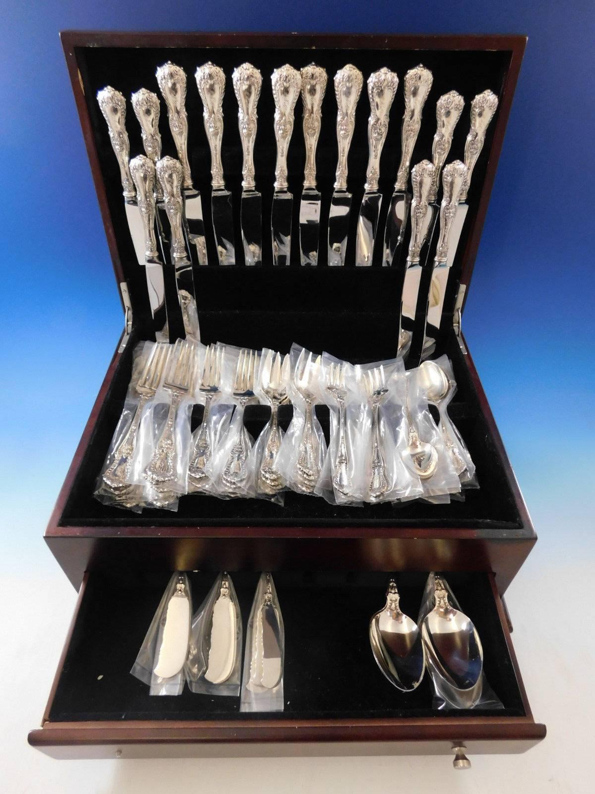 Gorgeous dinner & Luncheon size Dorothy Vernon by Whiting Sterling silver flatware set, 68 pieces. This set includes:

Eight dinner size knives, 9 5/8