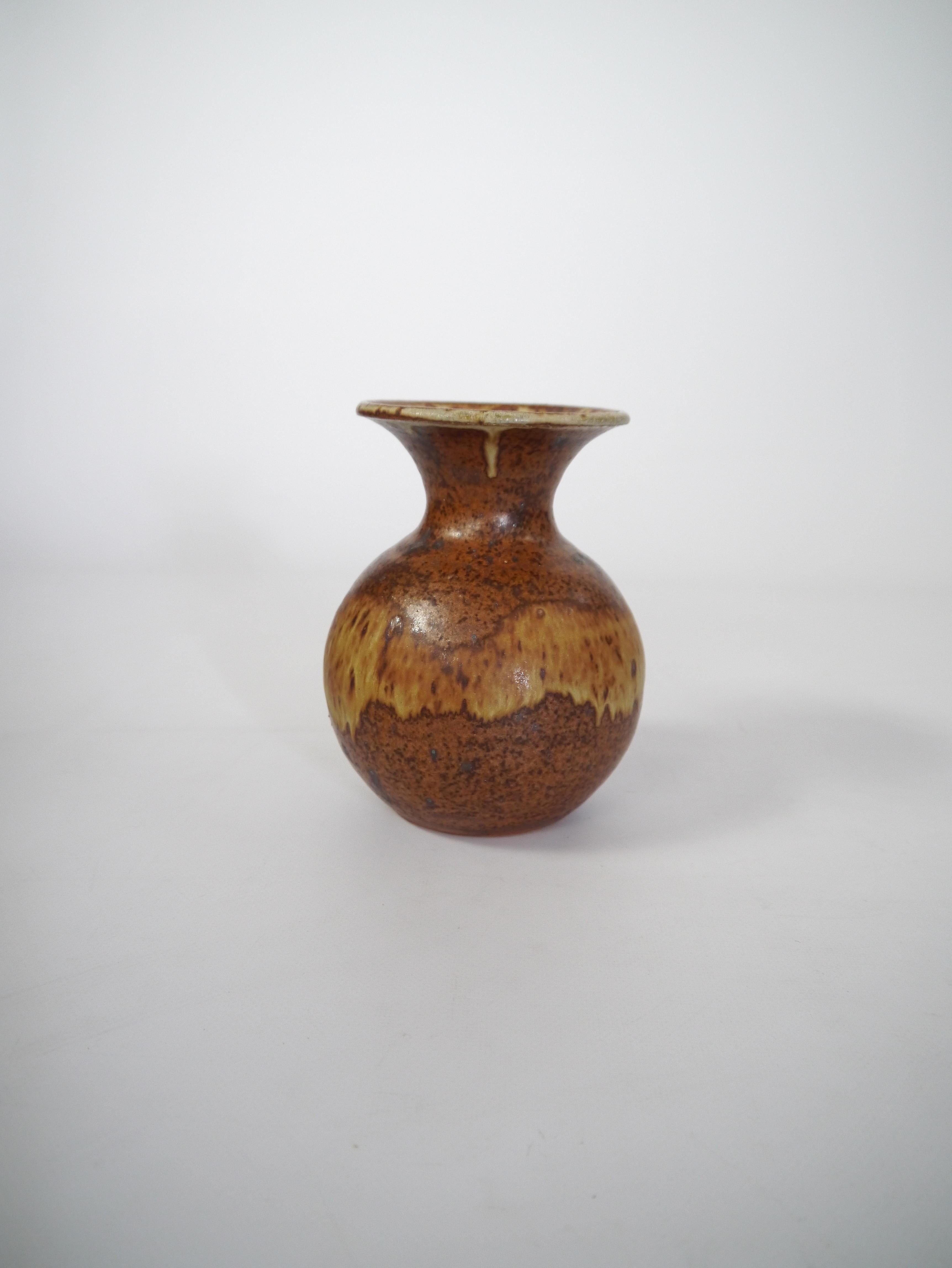 Mid-Century moderno Vaso in ceramica Dorthe Visby, smalto marrone Wabi Sabi, Danimarca anni '90 in vendita