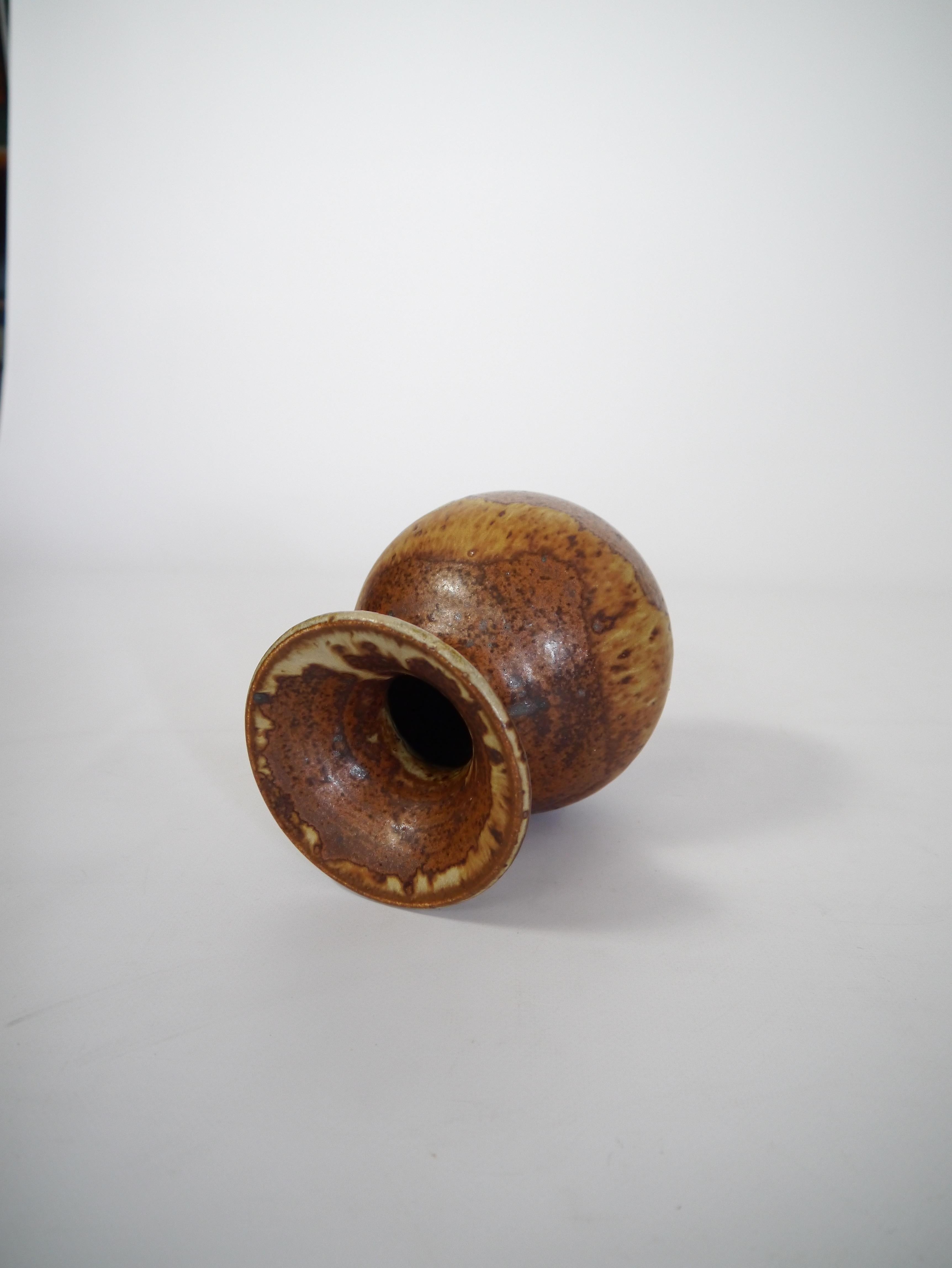 Smaltato Vaso in ceramica Dorthe Visby, smalto marrone Wabi Sabi, Danimarca anni '90 in vendita