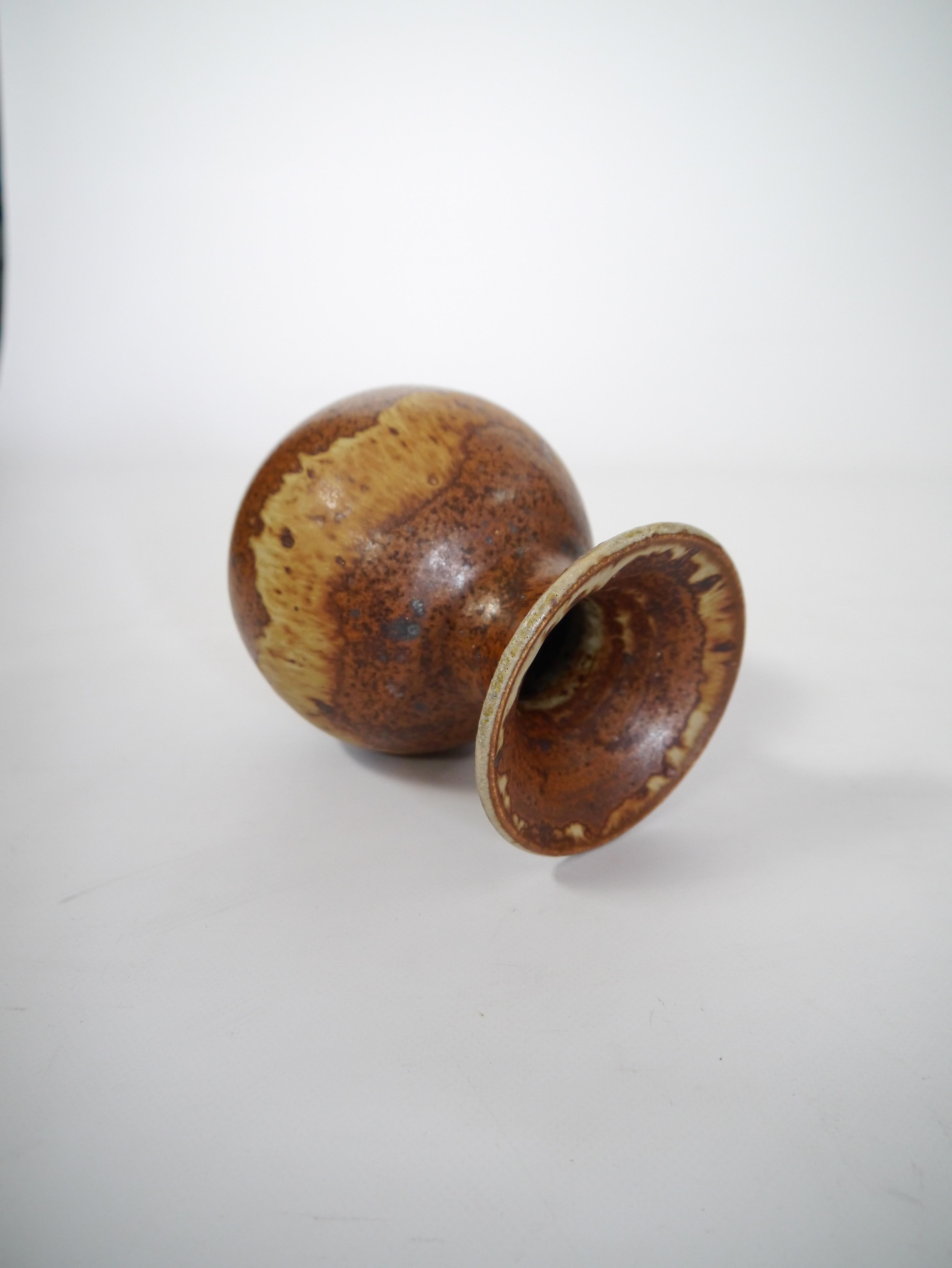 Vaso in ceramica Dorthe Visby, smalto marrone Wabi Sabi, Danimarca anni '90 In condizioni buone in vendita a Barcelona, ES
