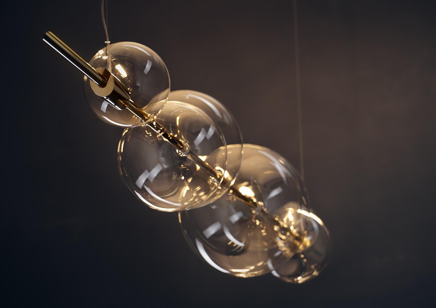 italien Dòry Luminaire contemporain fait à la main en laiton, verre soufflé, lumière LED, gradable. en vente