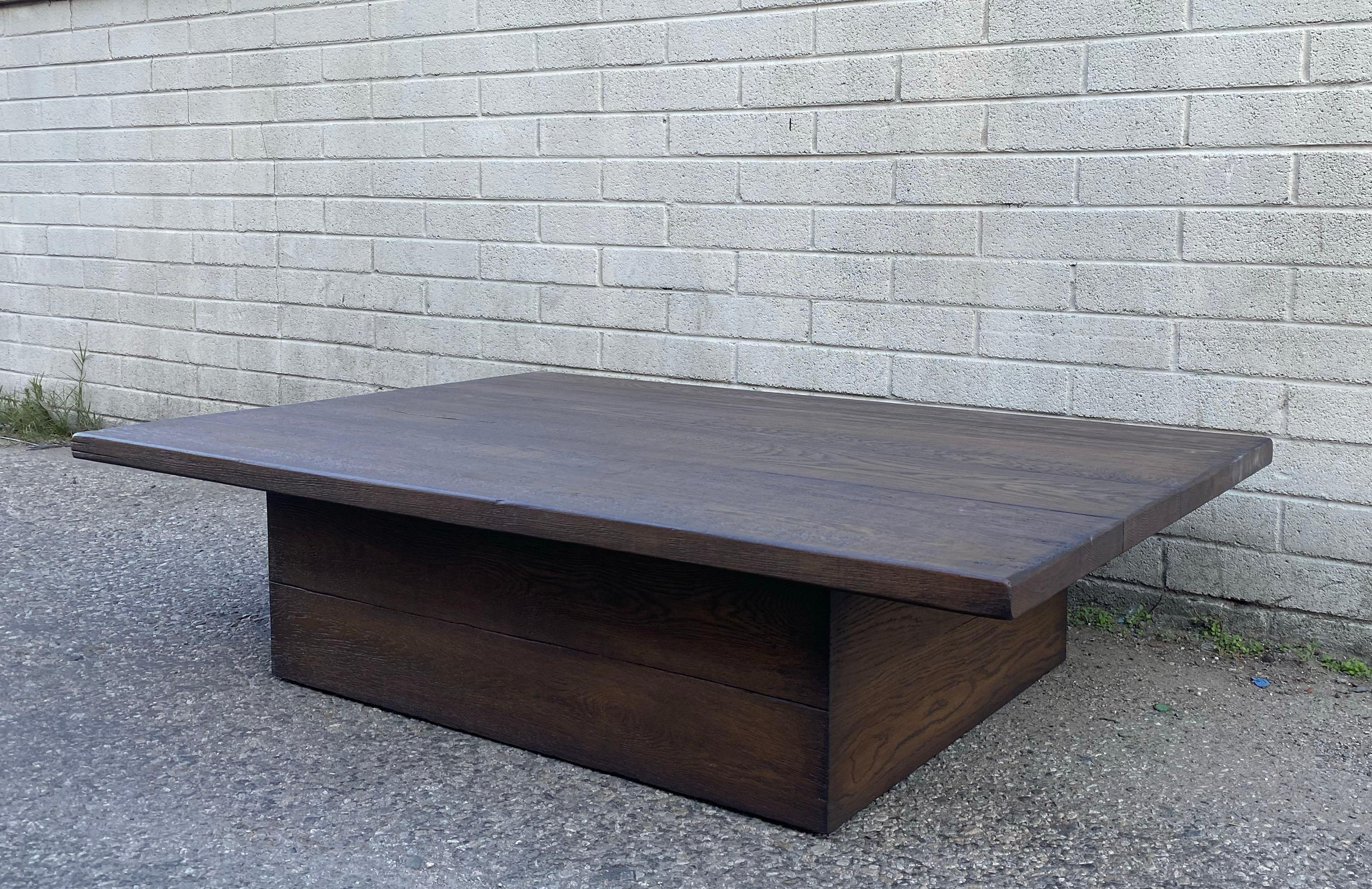 Table basse à base cubique sur mesure de Dos Gallos en Oak Oak en vente 3