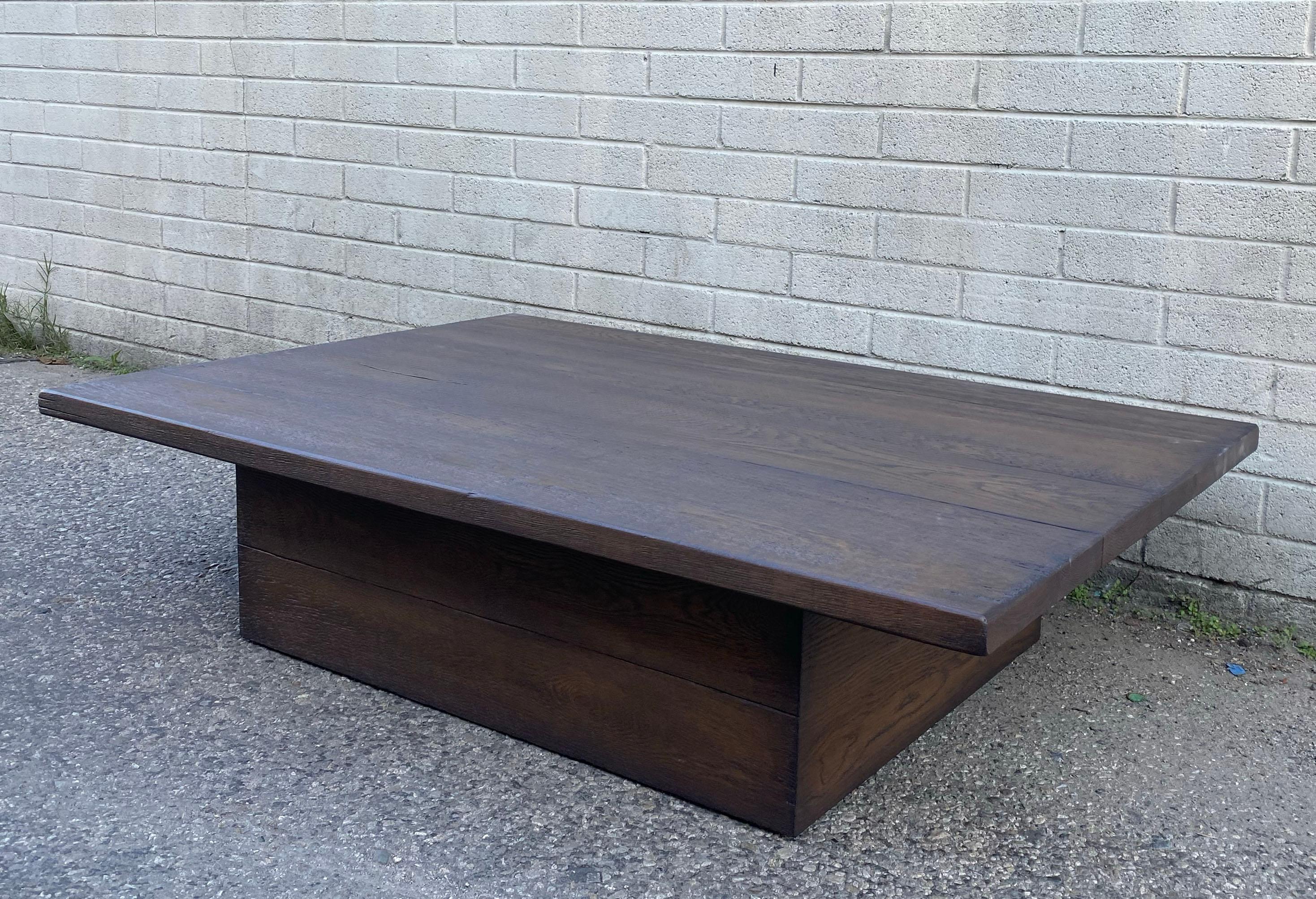 Moderne Table basse à base cubique sur mesure de Dos Gallos en Oak Oak en vente