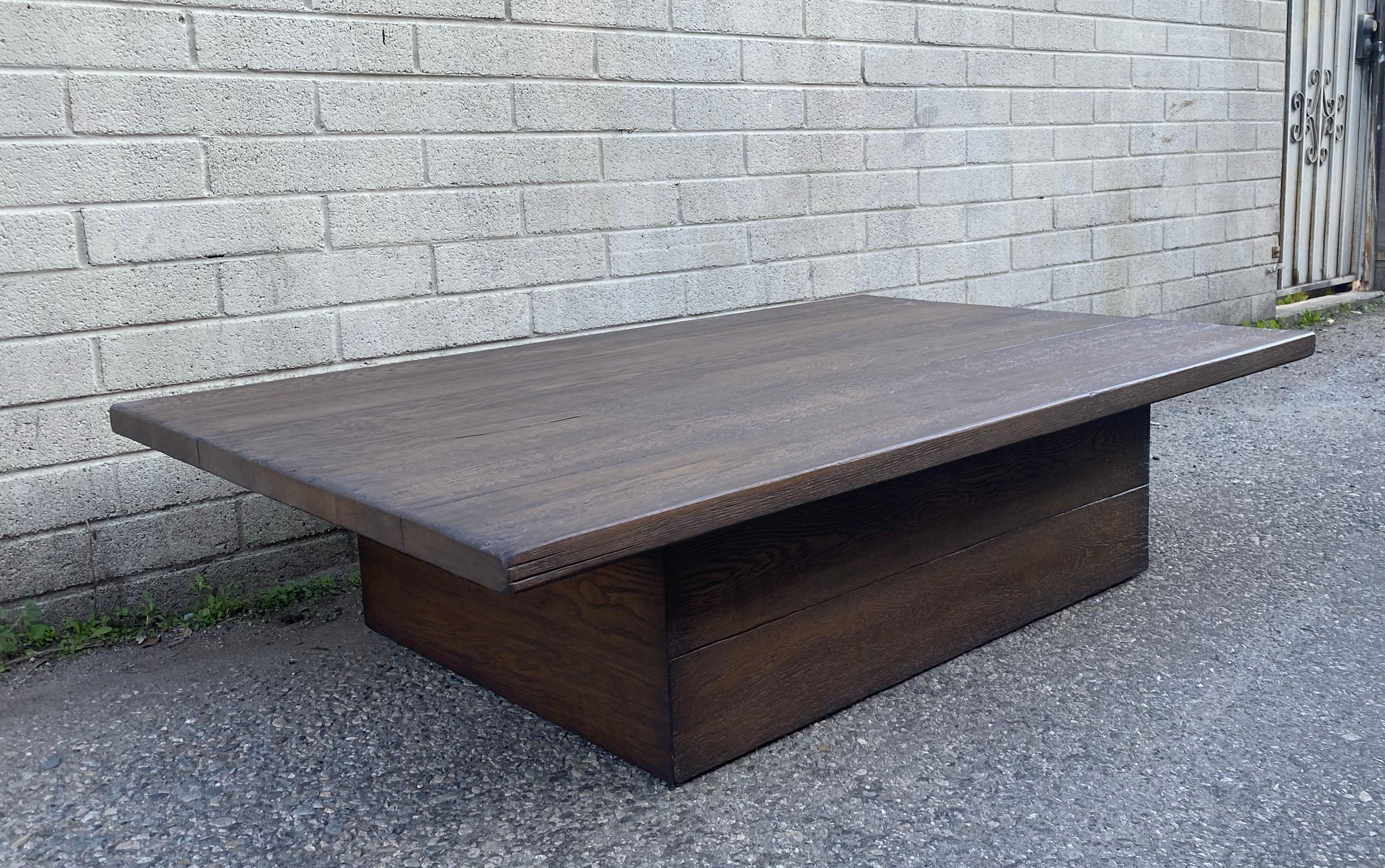 Américain Table basse à base cubique sur mesure de Dos Gallos en Oak Oak en vente