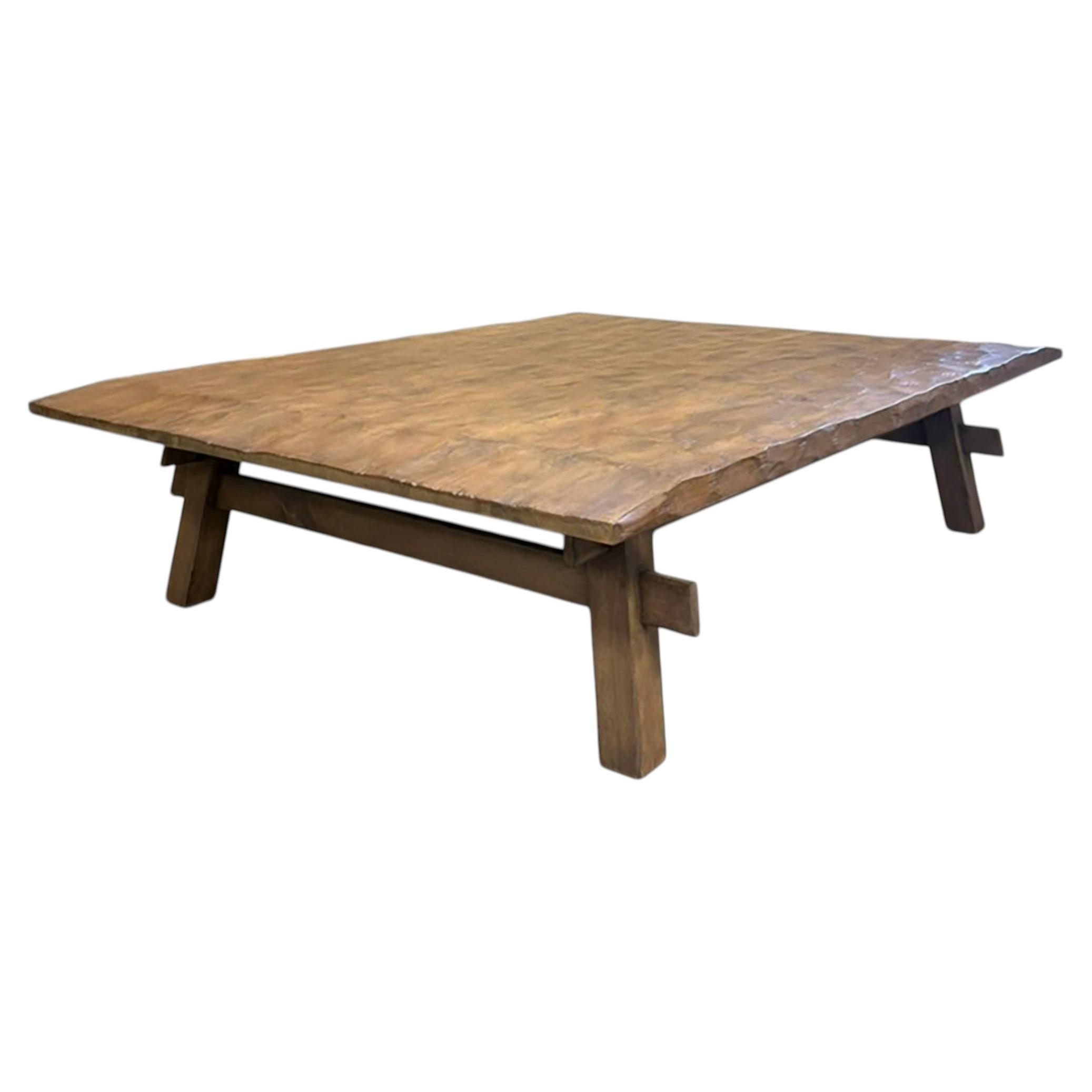 Table basse « Dos Gallos » en bois du Guatemala, taillée à la main sur mesure