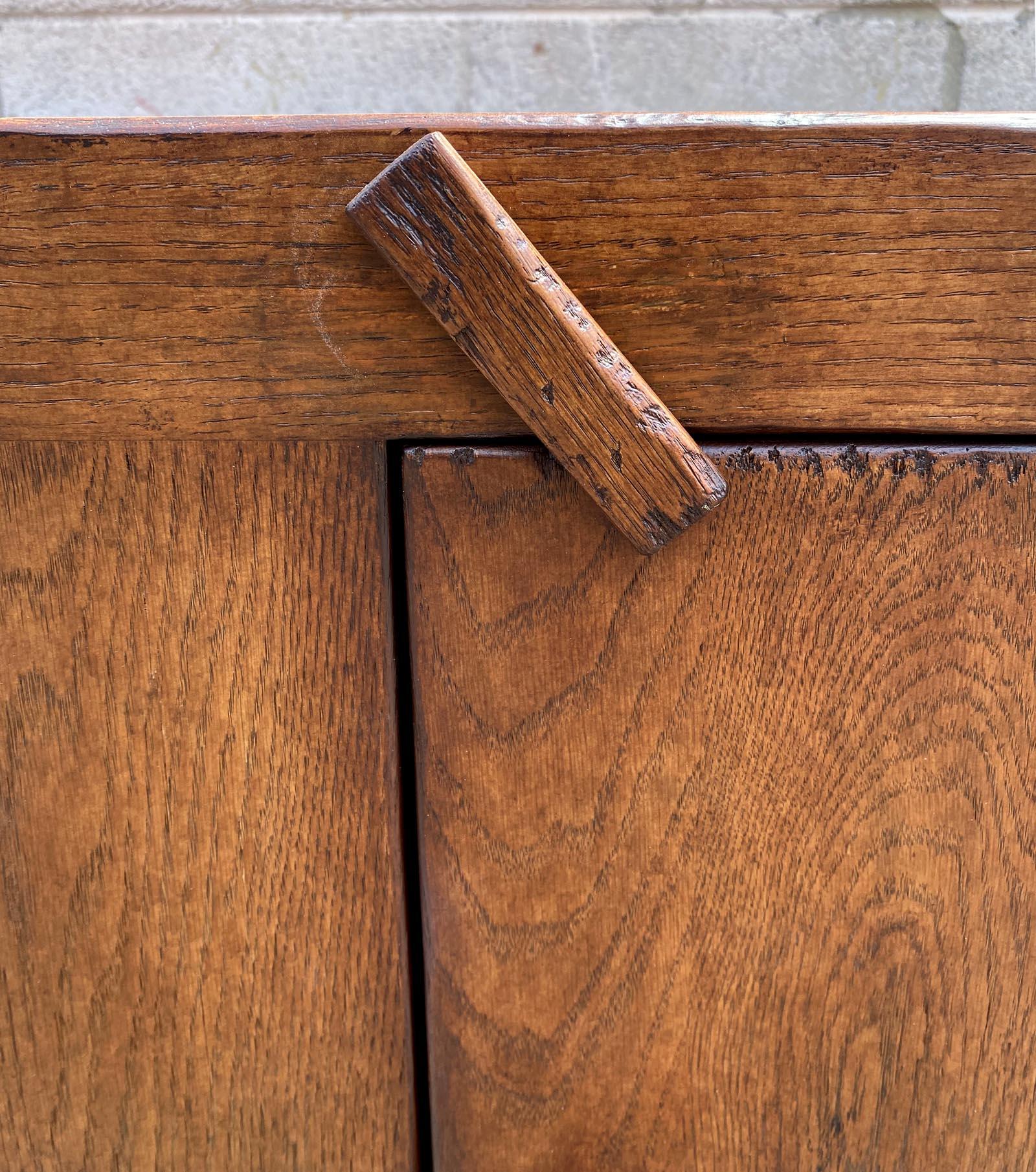 Dos Gallos Custom Oak Trastero Rustic Cabinet im Angebot 3